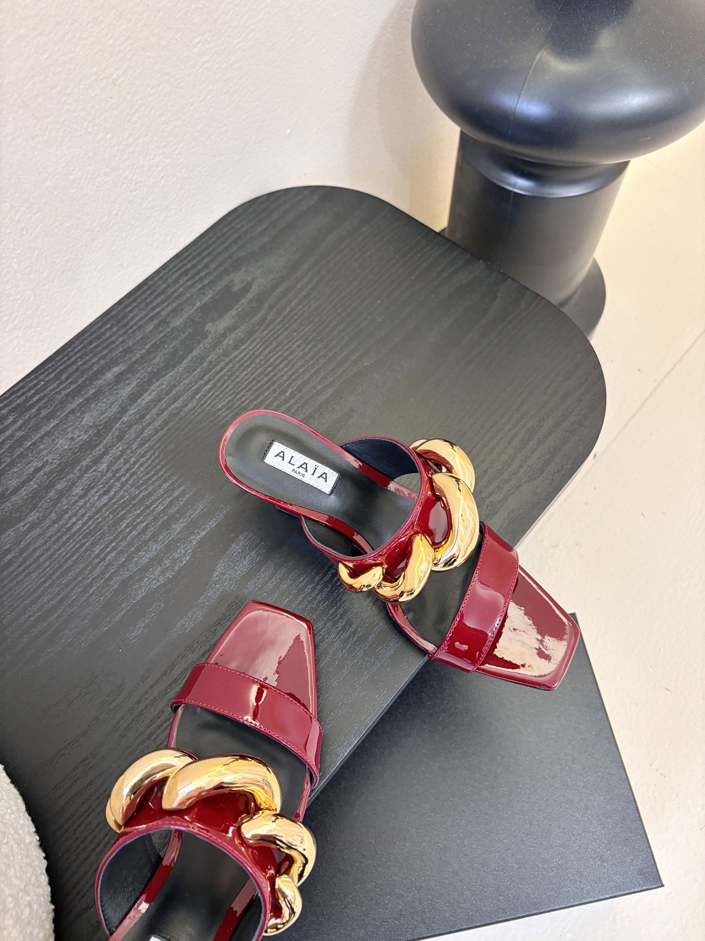 ALAiAI 26c new arrival～链条高跟凉拖Alaia高跟凉拖，搭配金色链条，简约又超有辨