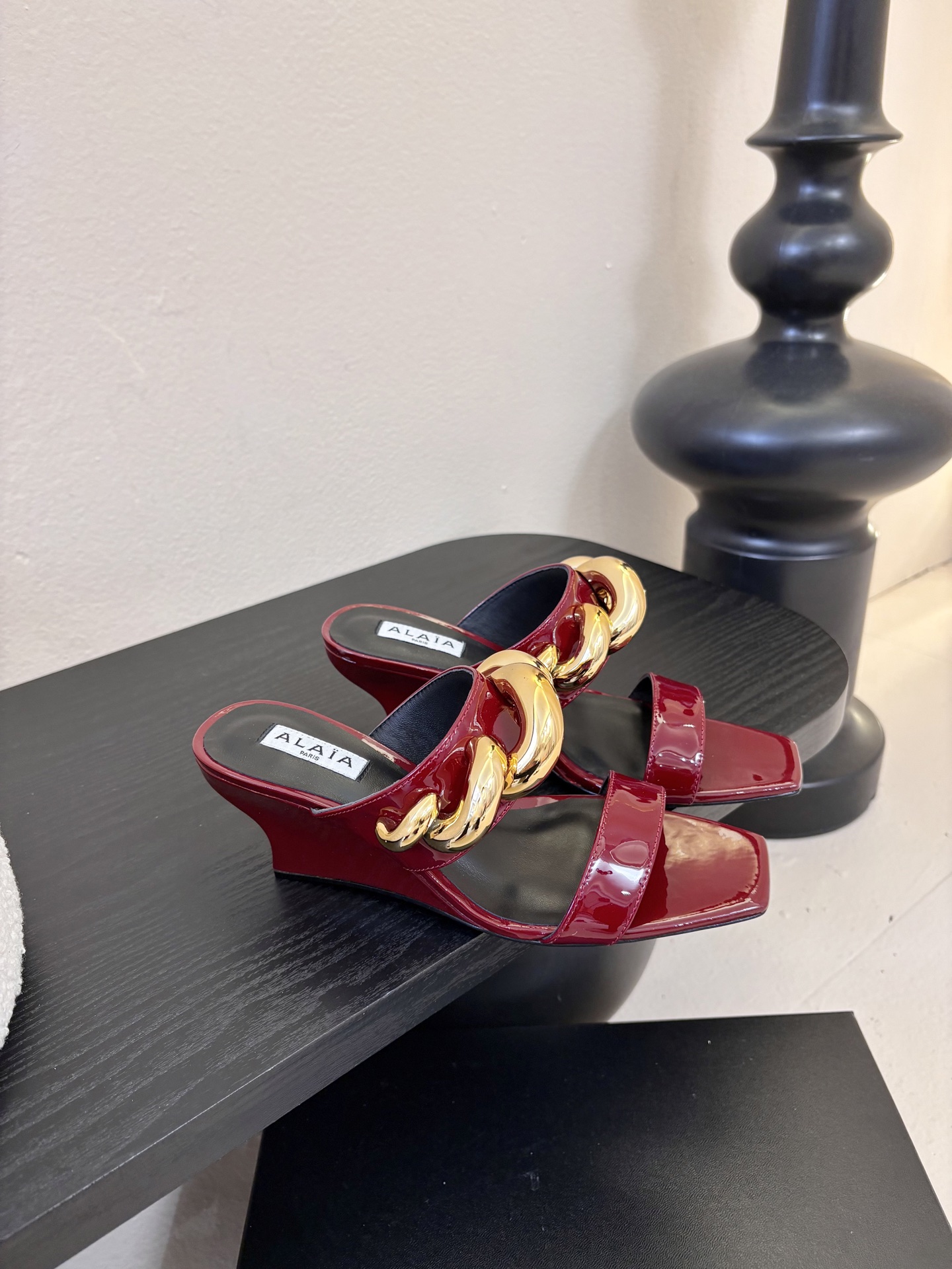 ALAiAI 26c new arrival～链条高跟凉拖Alaia高跟凉拖，搭配金色链条，简约又超有辨