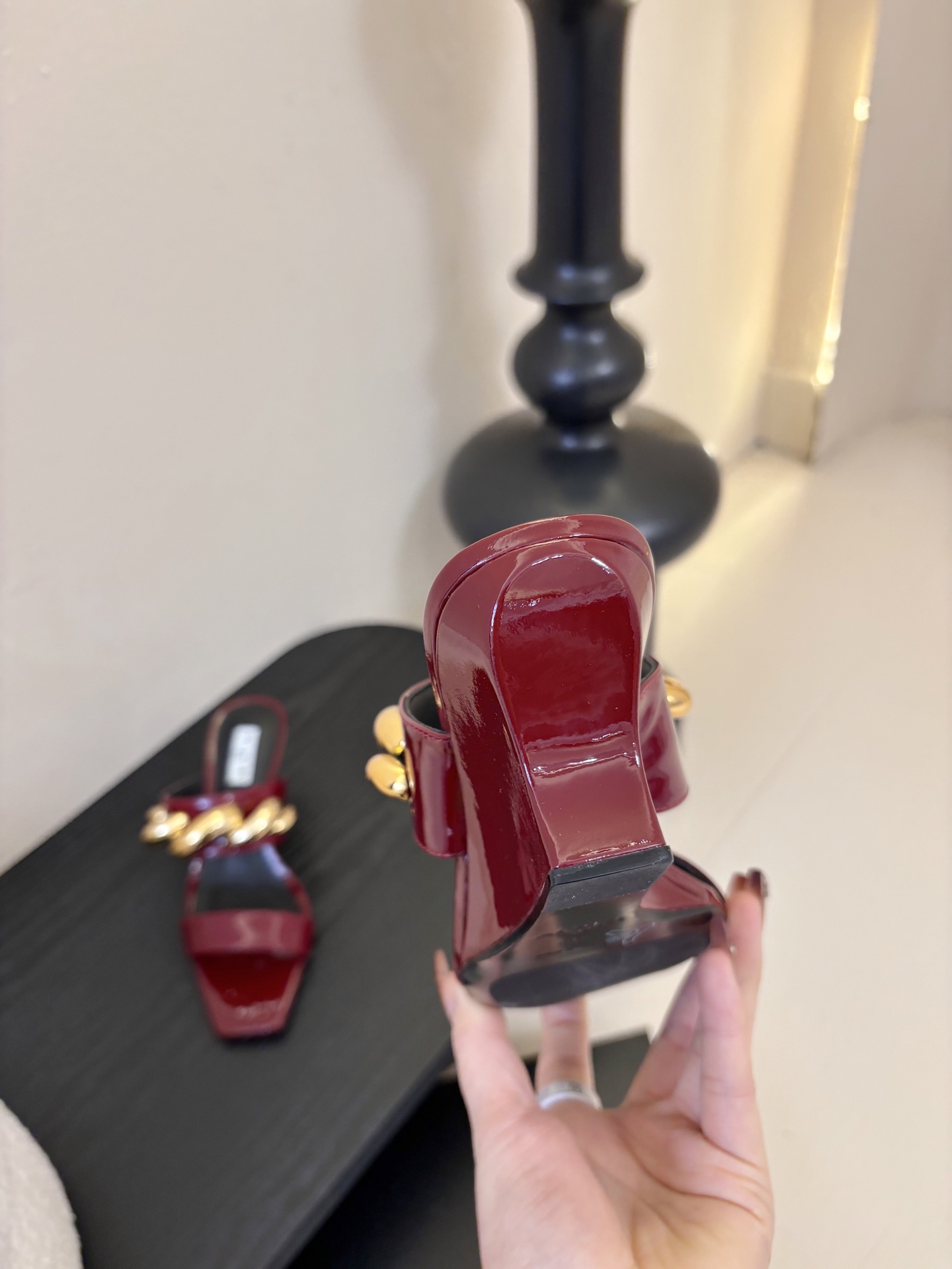 ALAiAI 26c new arrival～链条高跟凉拖Alaia高跟凉拖，搭配金色链条，简约又超有辨