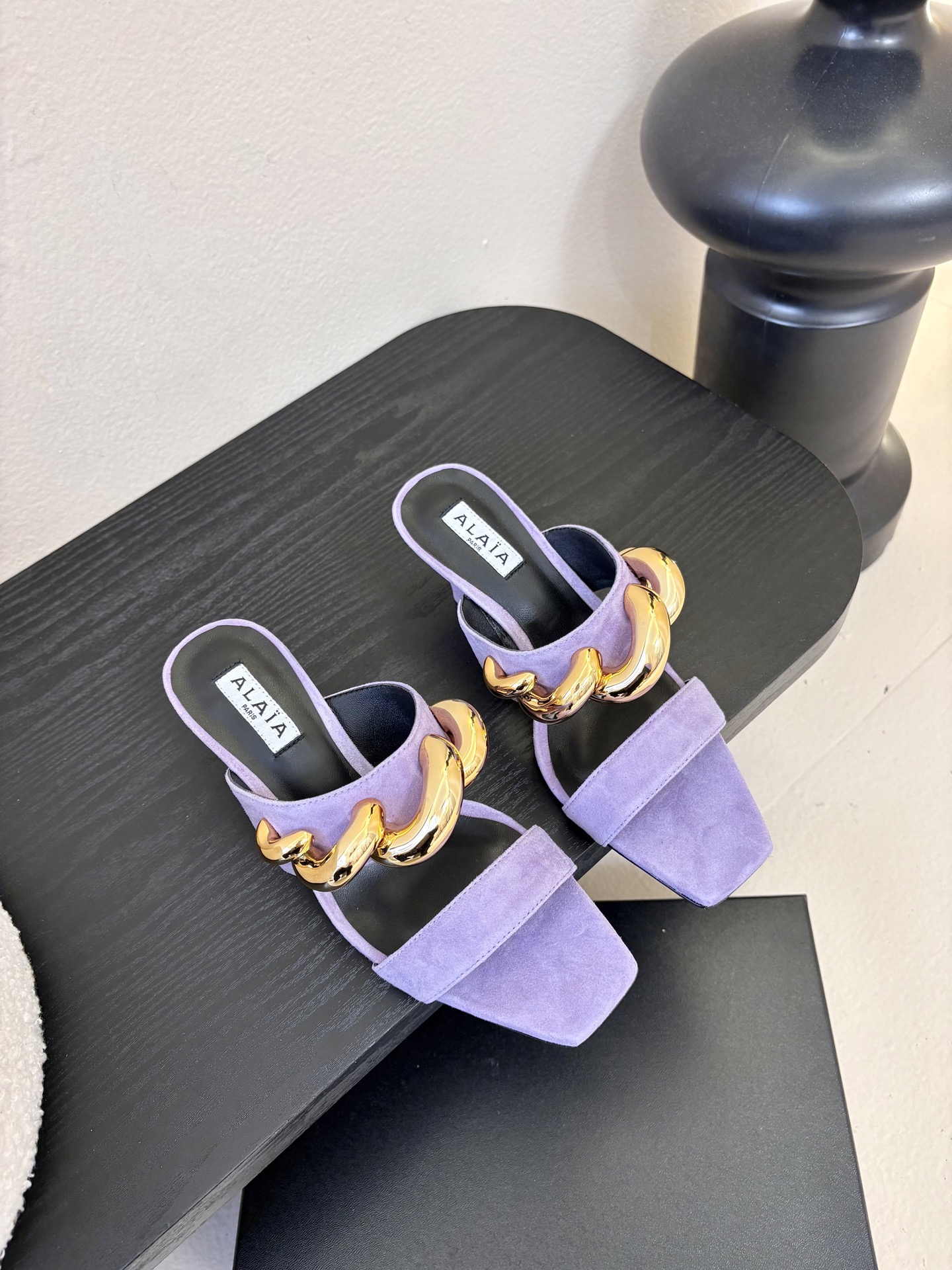 ALAiAI 26c new arrival～链条高跟凉拖Alaia高跟凉拖，搭配金色链条，简约又超有辨