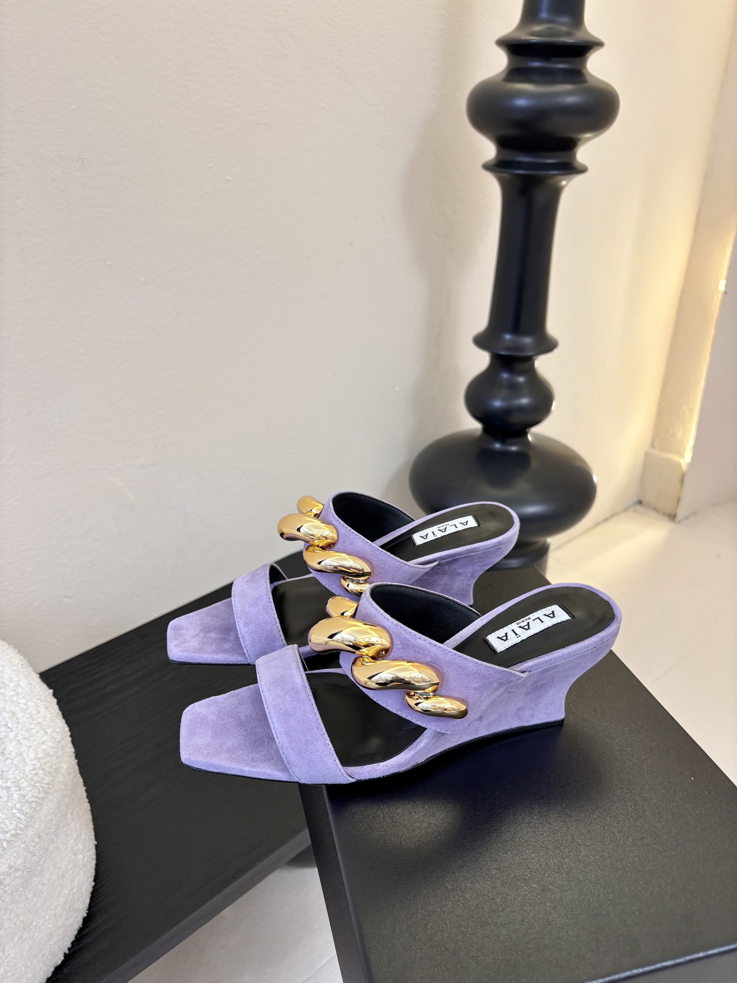 ALAiAI 26c new arrival～链条高跟凉拖Alaia高跟凉拖，搭配金色链条，简约又超有辨