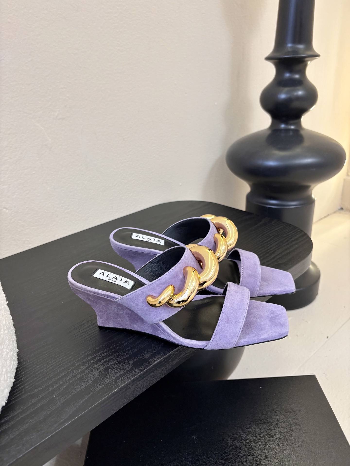 ALAiAI 26c new arrival～链条高跟凉拖Alaia高跟凉拖，搭配金色链条，简约又超有辨