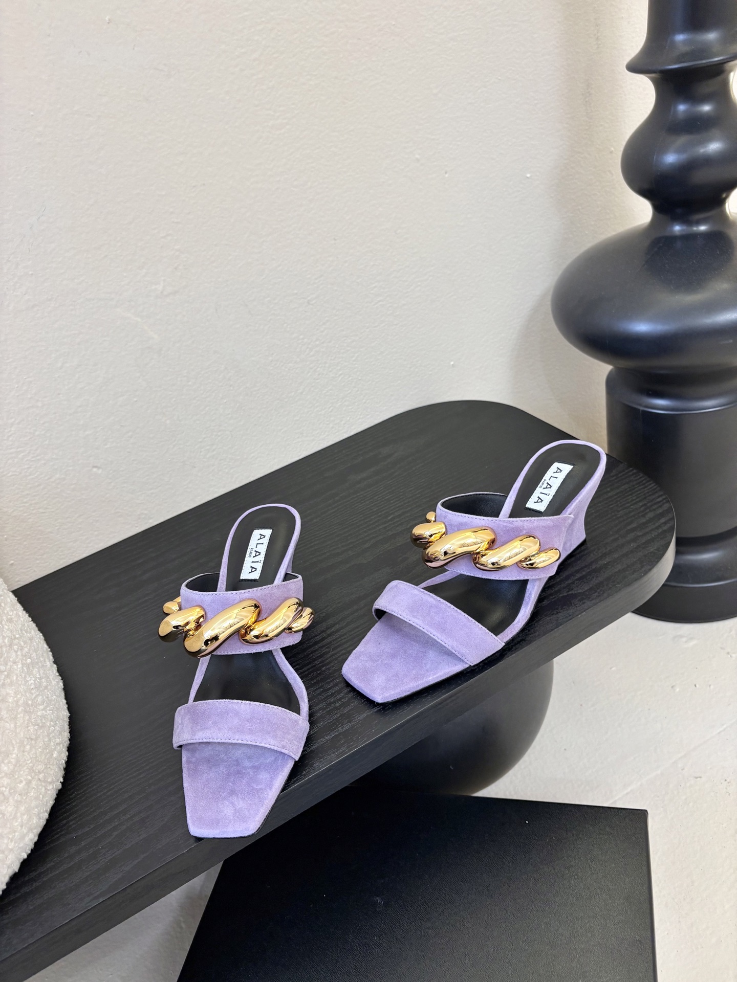 ALAiAI 26c new arrival～链条高跟凉拖Alaia高跟凉拖，搭配金色链条，简约又超有辨