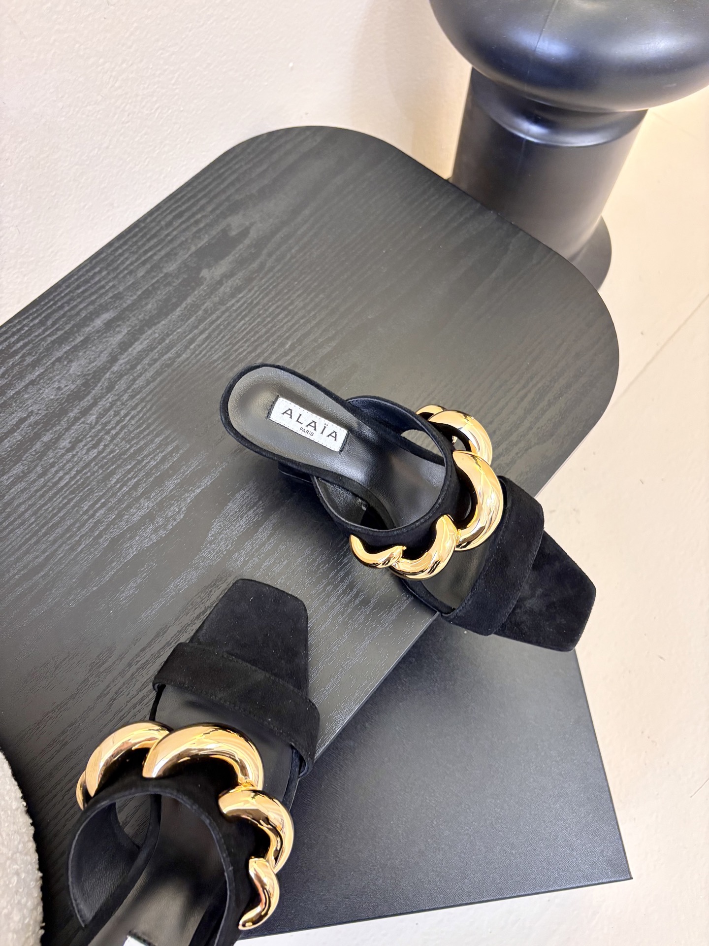 ALAiAI 26c new arrival～链条高跟凉拖Alaia高跟凉拖，搭配金色链条，简约又超有辨