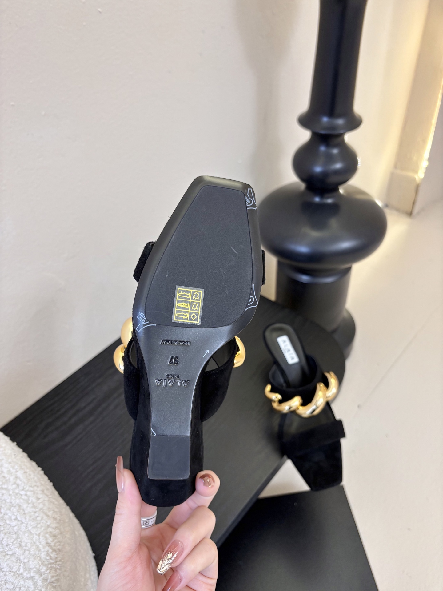 ALAiAI 26c new arrival～链条高跟凉拖Alaia高跟凉拖，搭配金色链条，简约又超有辨