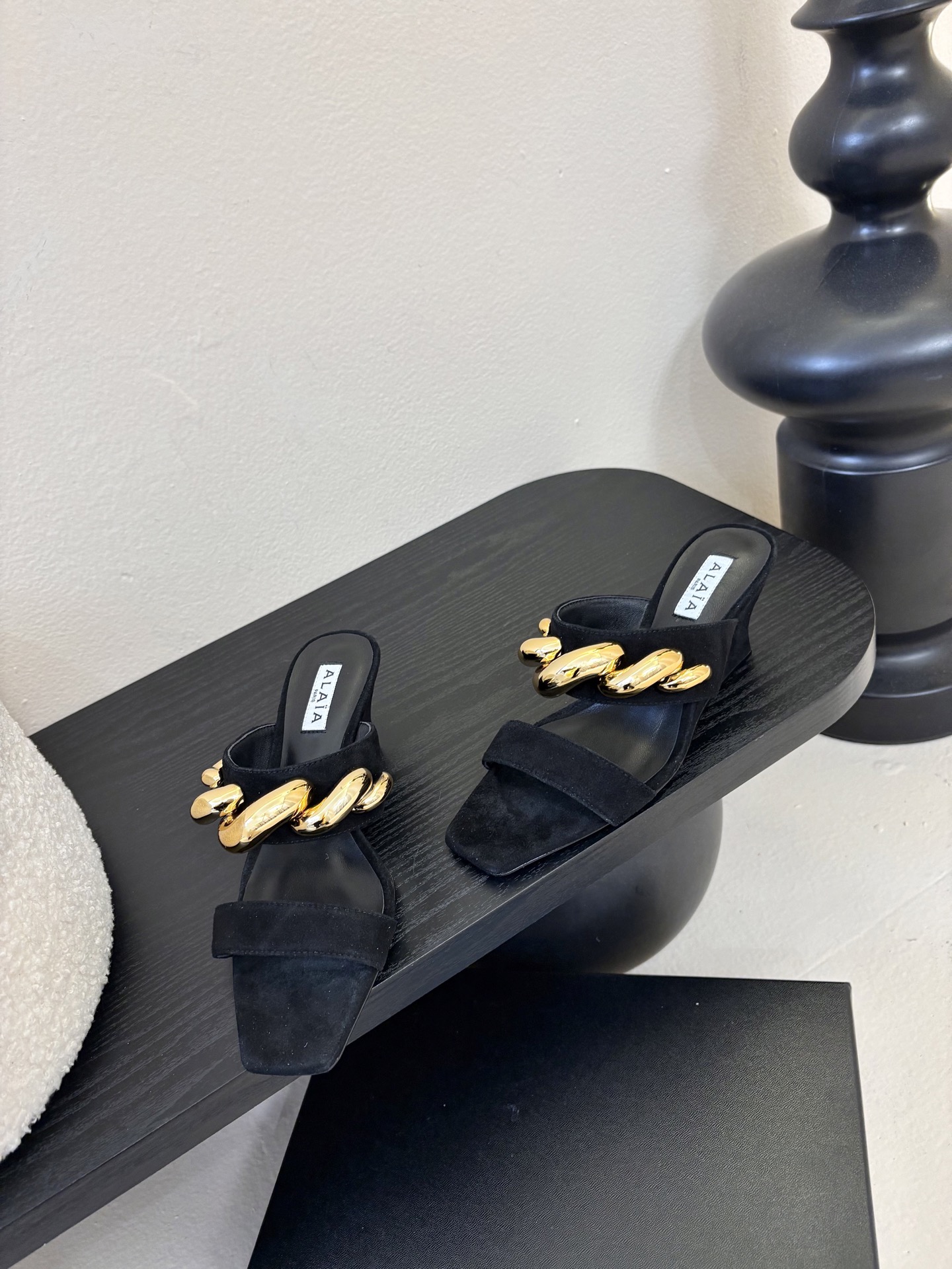 ALAiAI 26c new arrival～链条高跟凉拖Alaia高跟凉拖，搭配金色链条，简约又超有辨