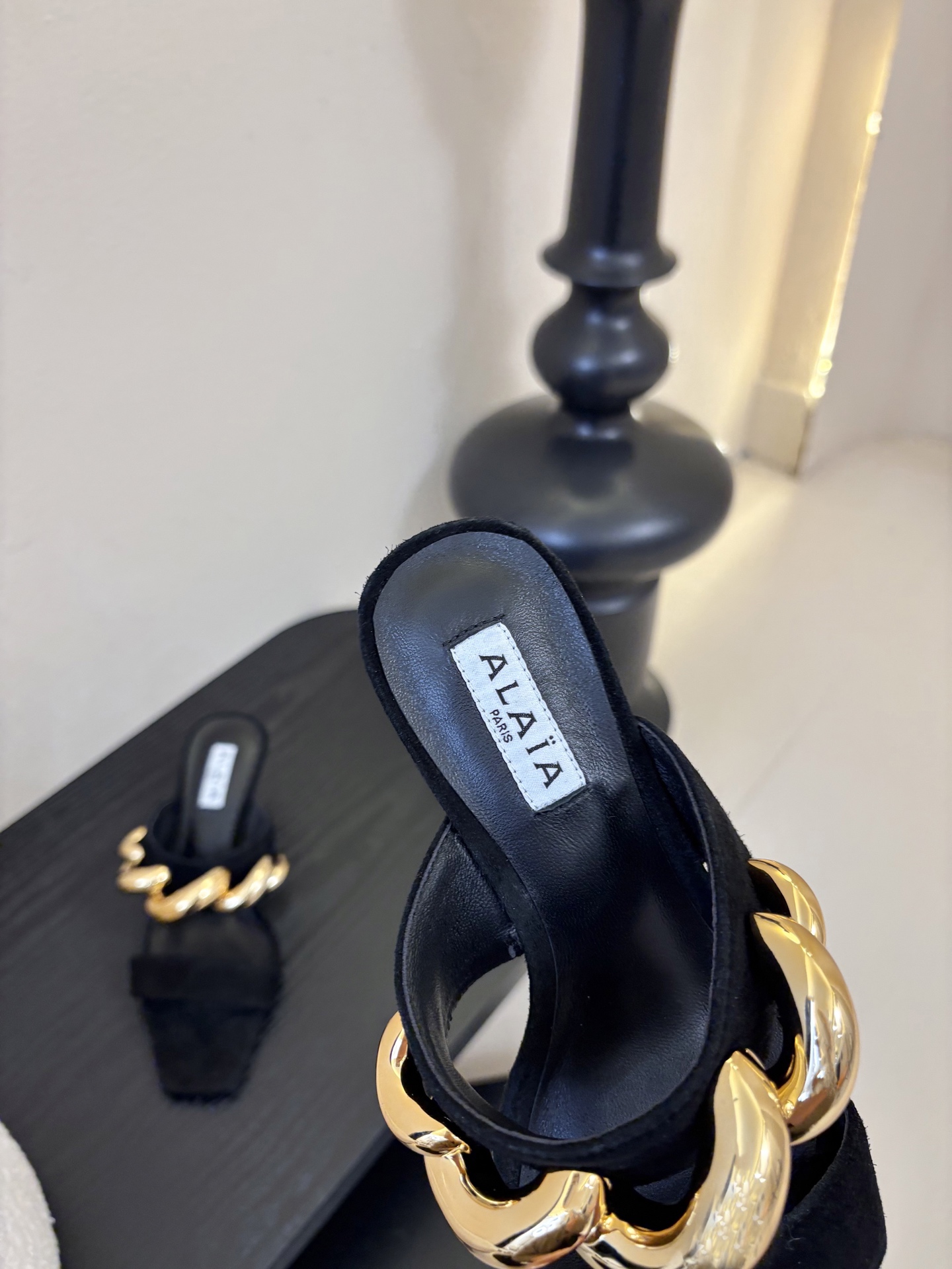 ALAiAI 26c new arrival～链条高跟凉拖Alaia高跟凉拖，搭配金色链条，简约又超有辨