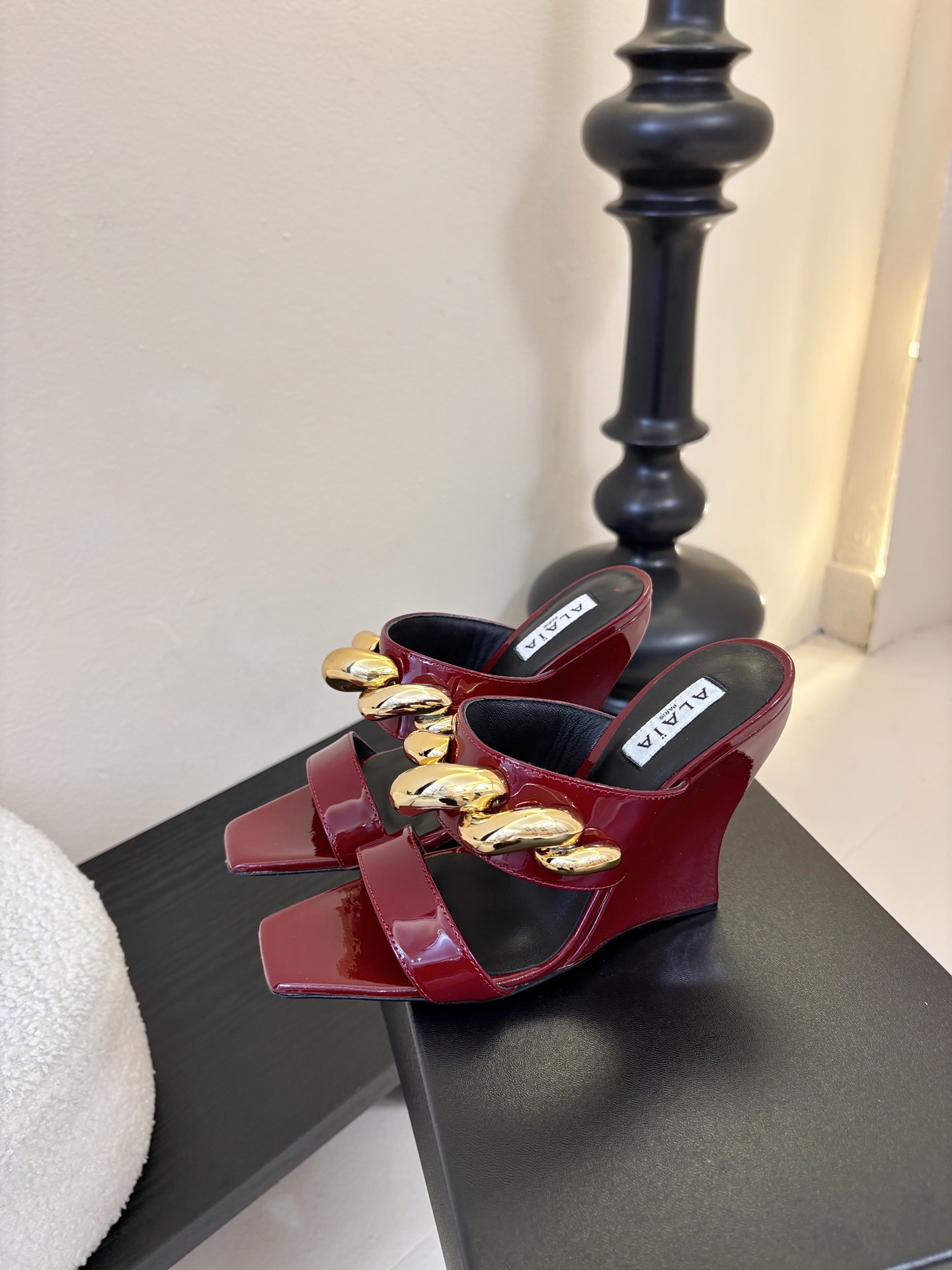 ALAiAI 26c new arrival～链条高跟凉拖Alaia高跟凉拖，搭配金色链条，简约又超有辨