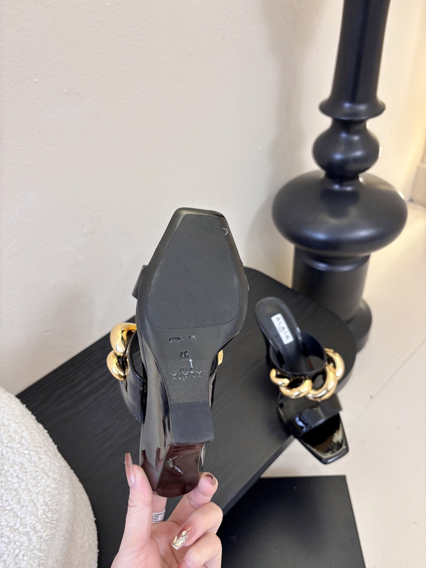 ALAiAI 26c new arrival～链条高跟凉拖Alaia高跟凉拖，搭配金色链条，简约又超有辨