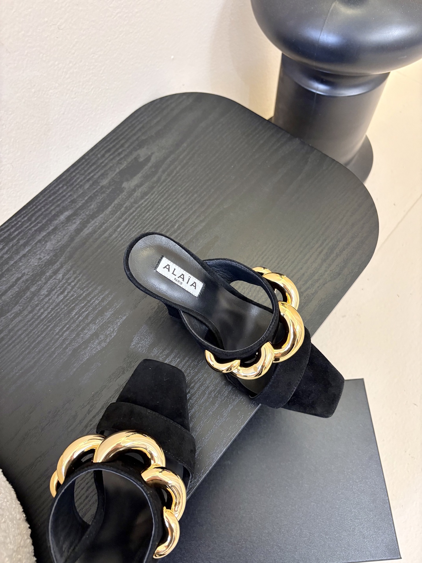 ALAiAI 26c new arrival～链条高跟凉拖Alaia高跟凉拖，搭配金色链条，简约又超有辨