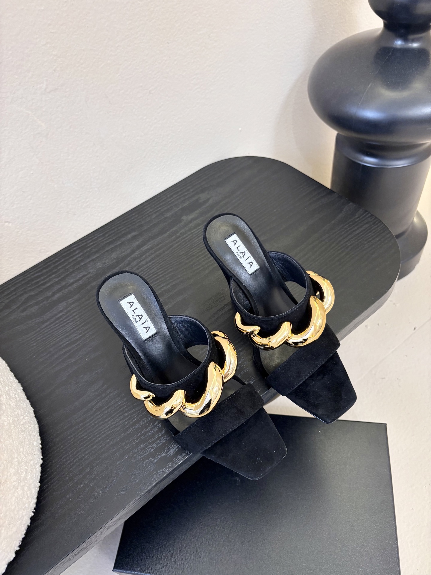 ALAiAI 26c new arrival～链条高跟凉拖Alaia高跟凉拖，搭配金色链条，简约又超有辨