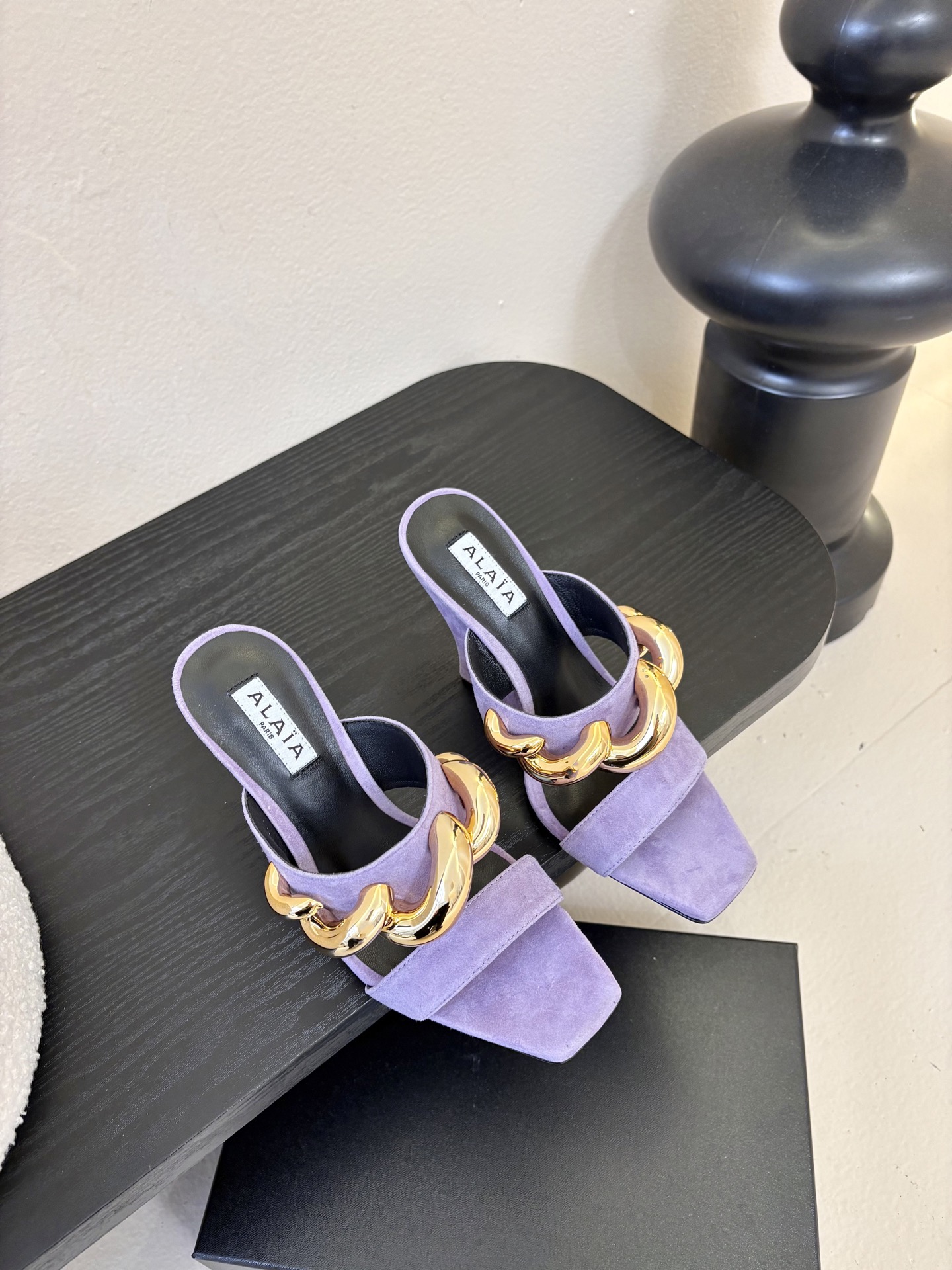 ALAiAI 26c new arrival～链条高跟凉拖Alaia高跟凉拖，搭配金色链条，简约又超有辨