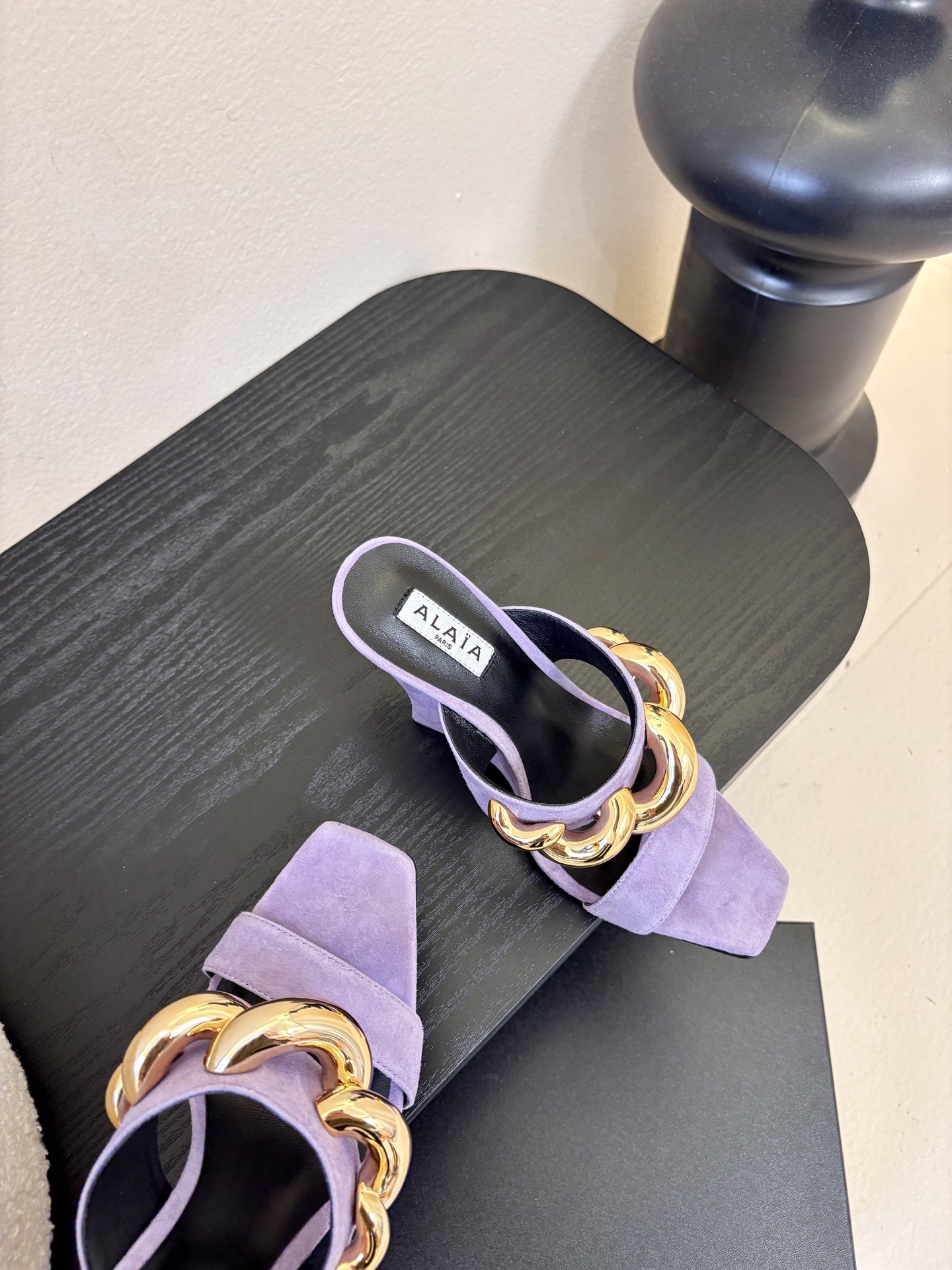 ALAiAI 26c new arrival～链条高跟凉拖Alaia高跟凉拖，搭配金色链条，简约又超有辨