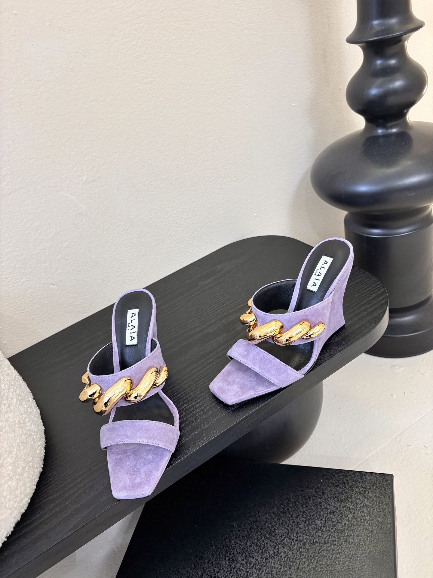 ALAiAI 26c new arrival～链条高跟凉拖Alaia高跟凉拖，搭配金色链条，简约又超有辨