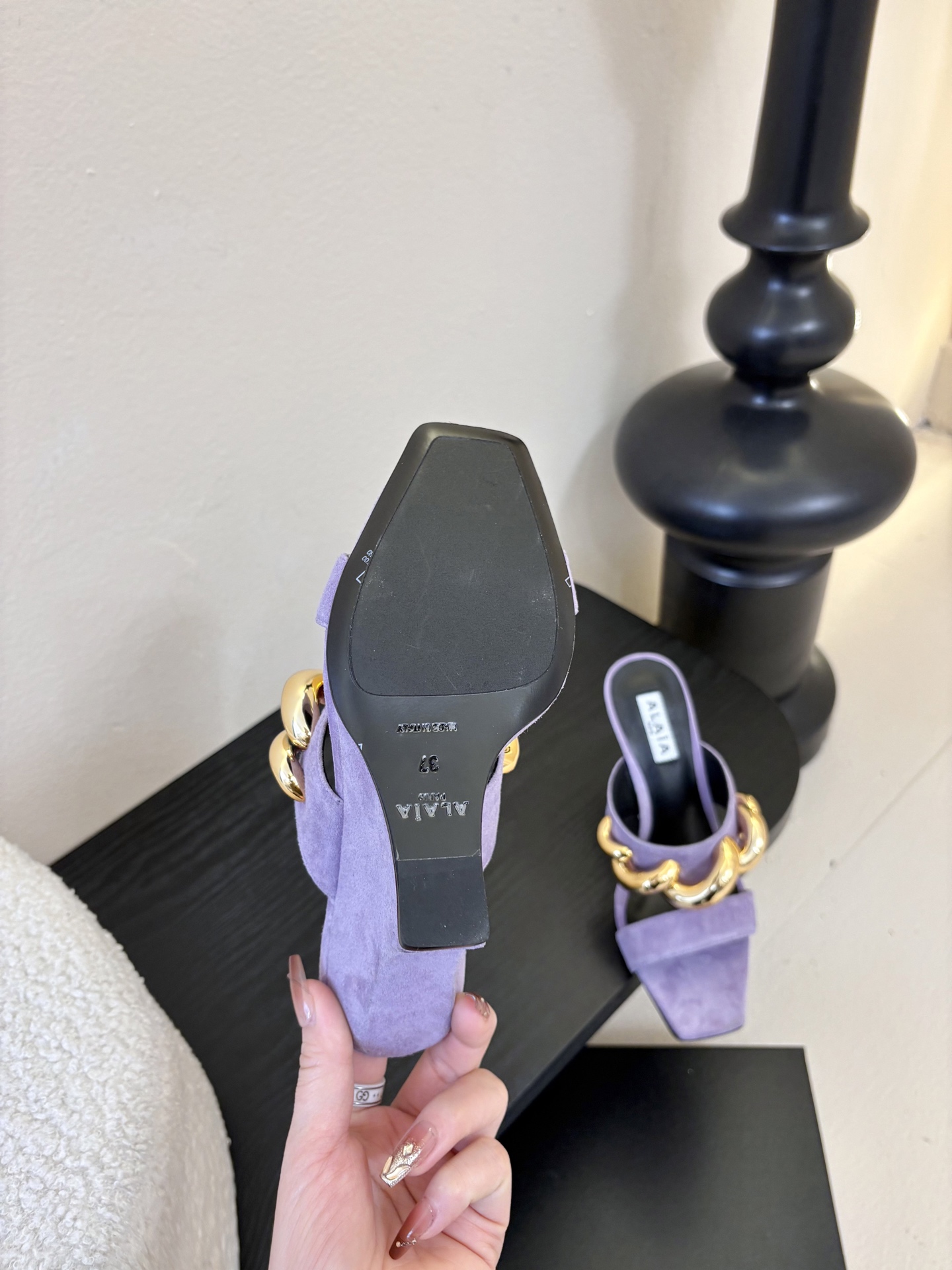 ALAiAI 26c new arrival～链条高跟凉拖Alaia高跟凉拖，搭配金色链条，简约又超有辨