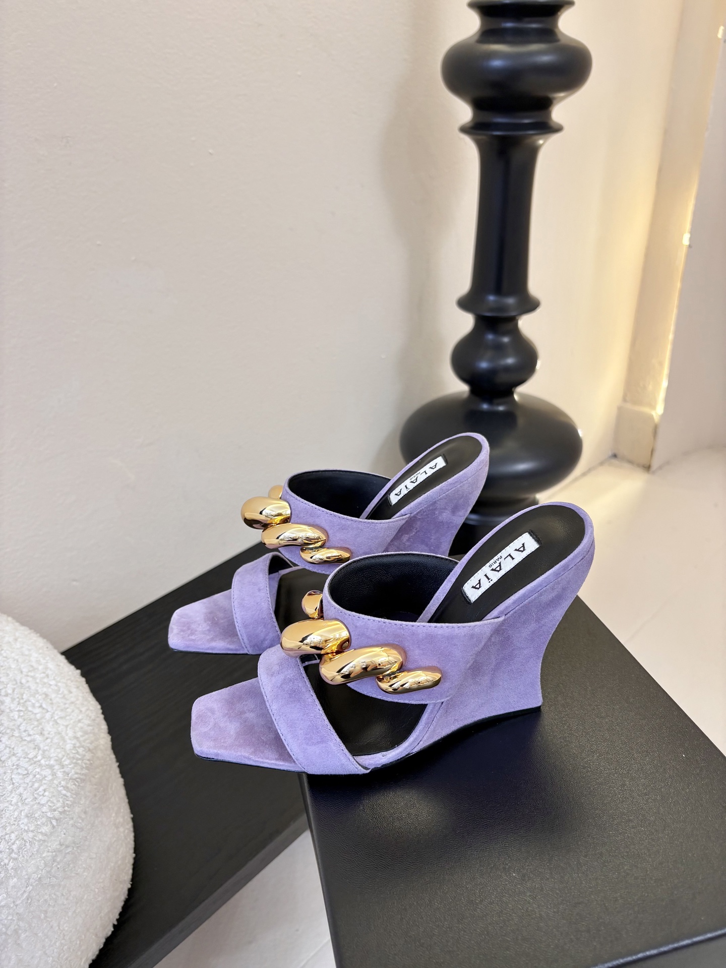 ALAiAI 26c new arrival～链条高跟凉拖Alaia高跟凉拖，搭配金色链条，简约又超有辨