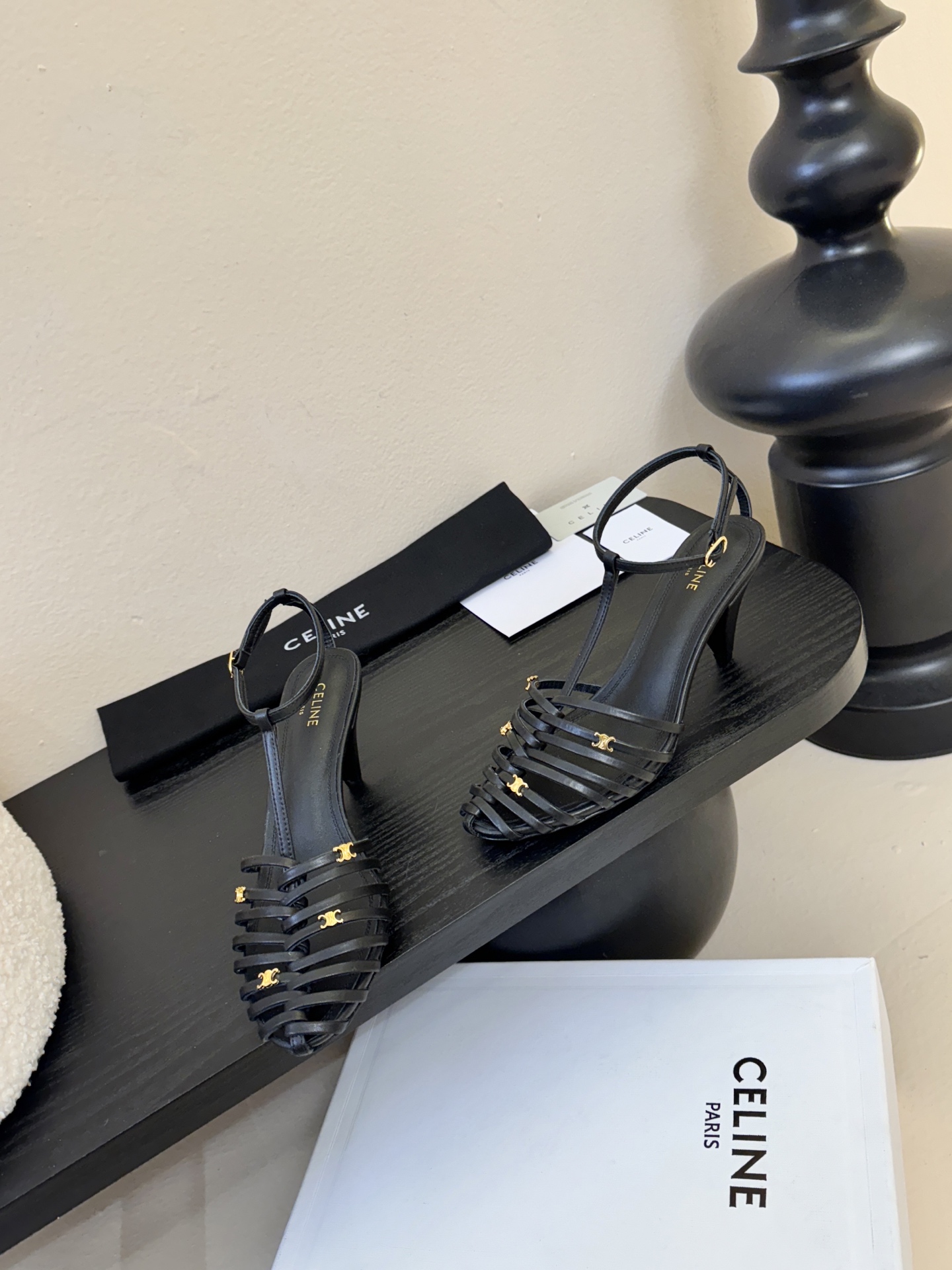 6.5跟Celine春夏凯旋门时装鞋 柔美的露脚设计，脚踝绑带。上脚真的超级显瘦超级美 C家特定的精致凯
