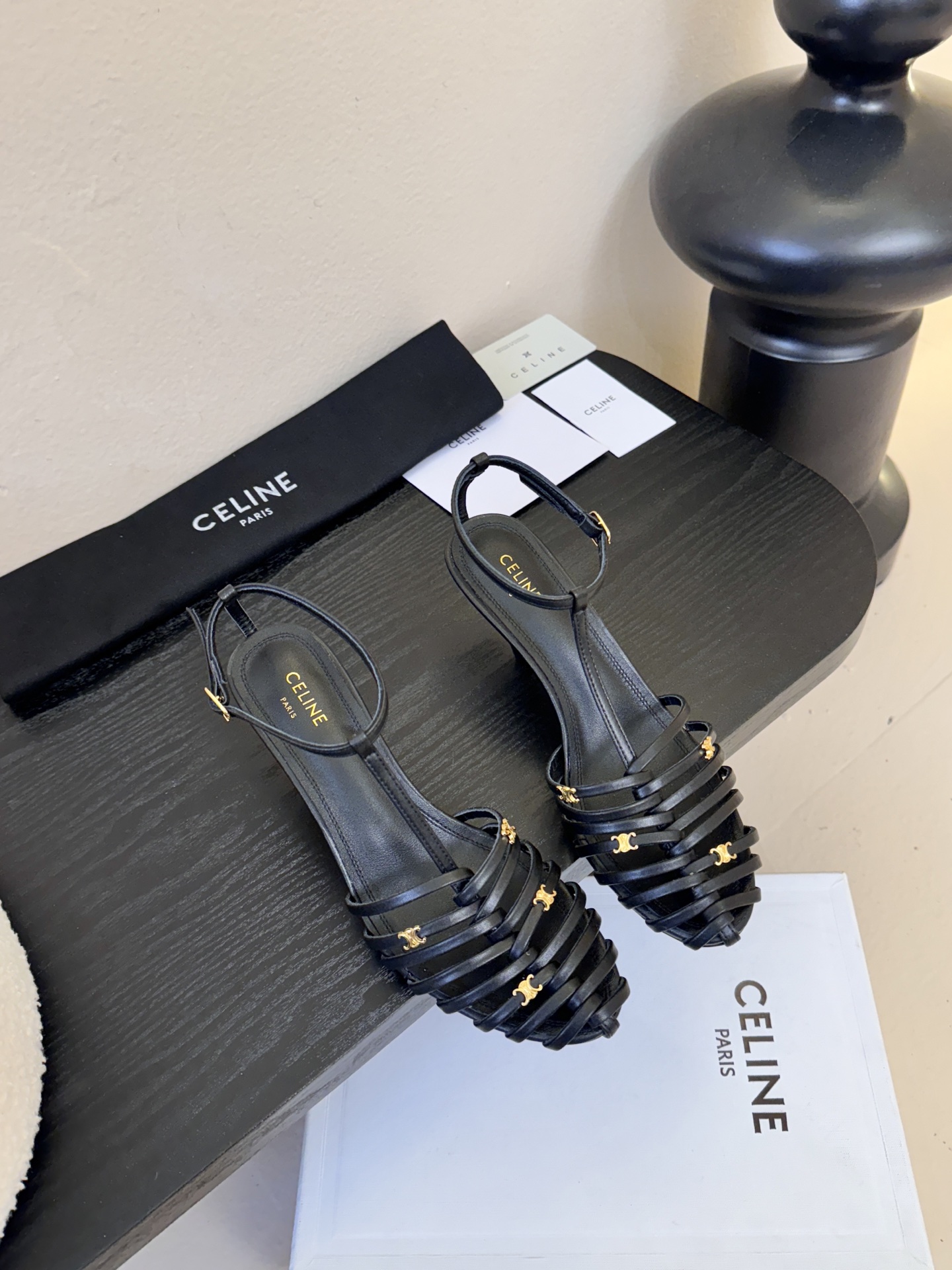 6.5跟Celine春夏凯旋门时装鞋 柔美的露脚设计，脚踝绑带。上脚真的超级显瘦超级美 C家特定的精致凯