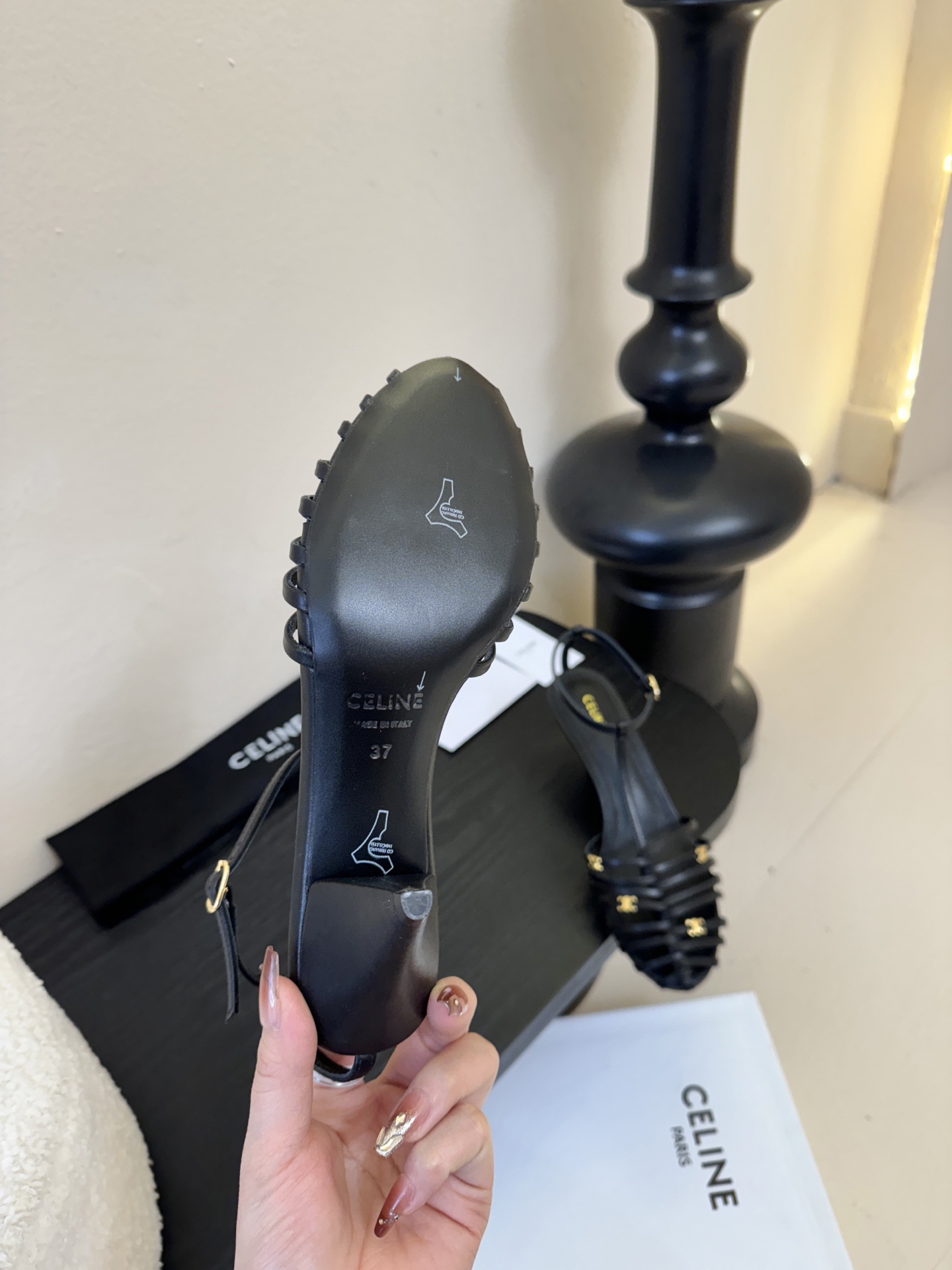 6.5跟Celine春夏凯旋门时装鞋 柔美的露脚设计，脚踝绑带。上脚真的超级显瘦超级美 C家特定的精致凯