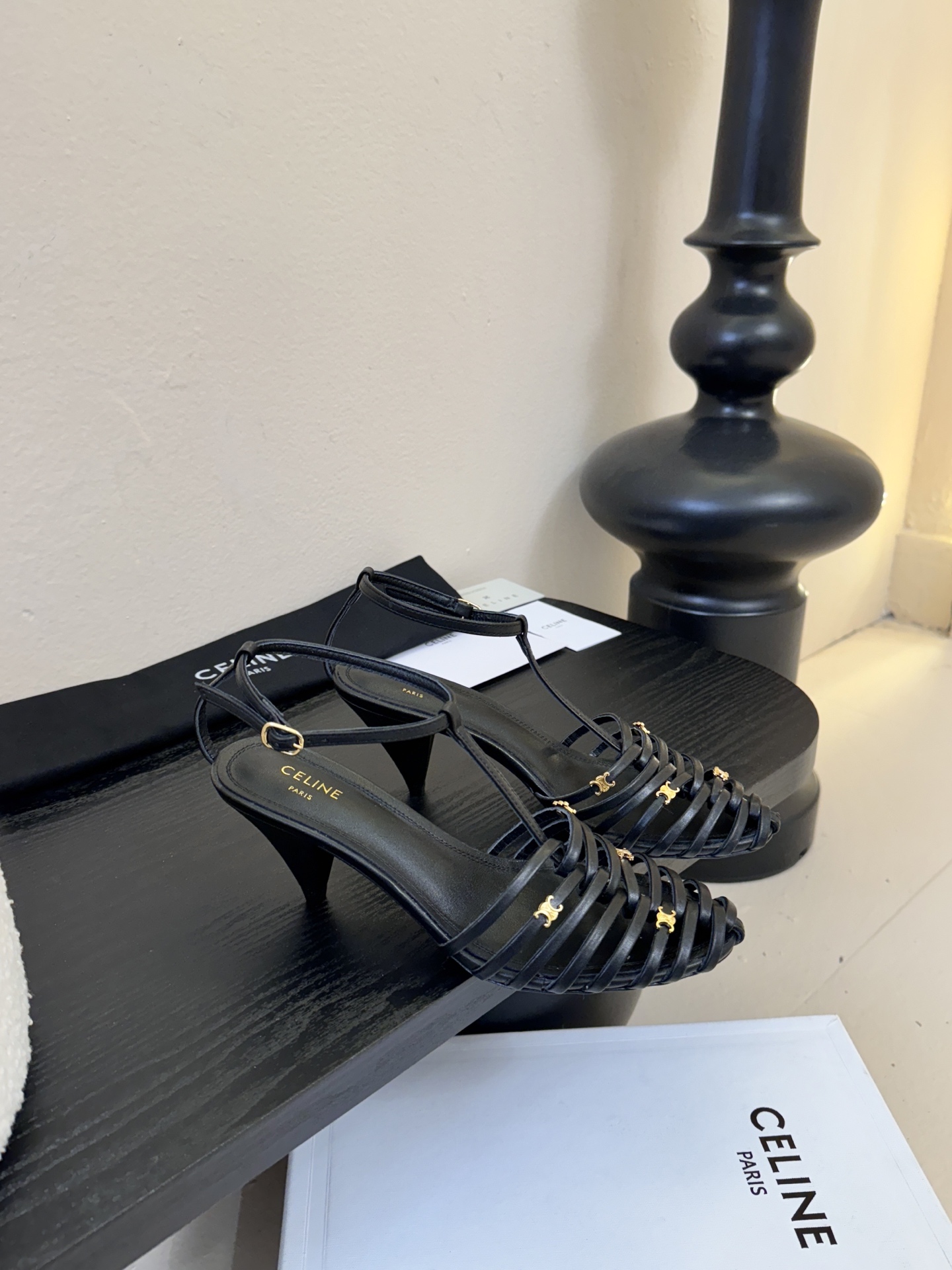 6.5跟Celine春夏凯旋门时装鞋 柔美的露脚设计，脚踝绑带。上脚真的超级显瘦超级美 C家特定的精致凯