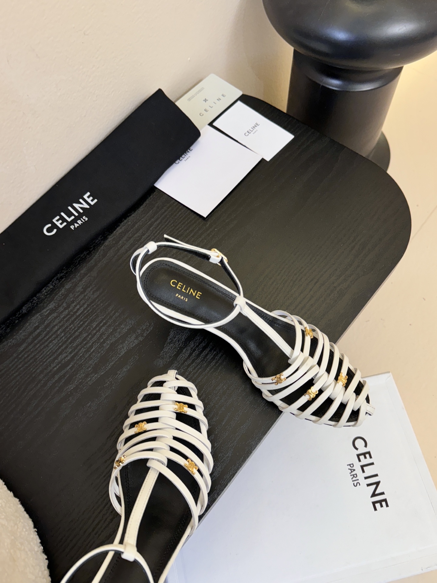 6.5跟Celine春夏凯旋门时装鞋 柔美的露脚设计，脚踝绑带。上脚真的超级显瘦超级美 C家特定的精致凯