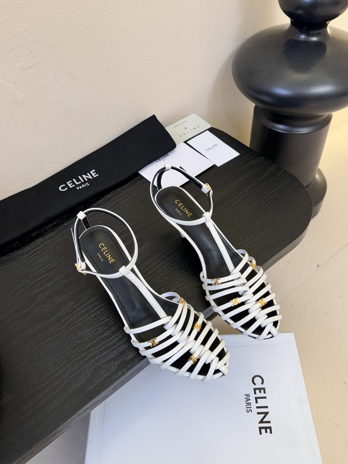 6.5跟Celine春夏凯旋门时装鞋 柔美的露脚设计，脚踝绑带。上脚真的超级显瘦超级美 C家特定的精致凯