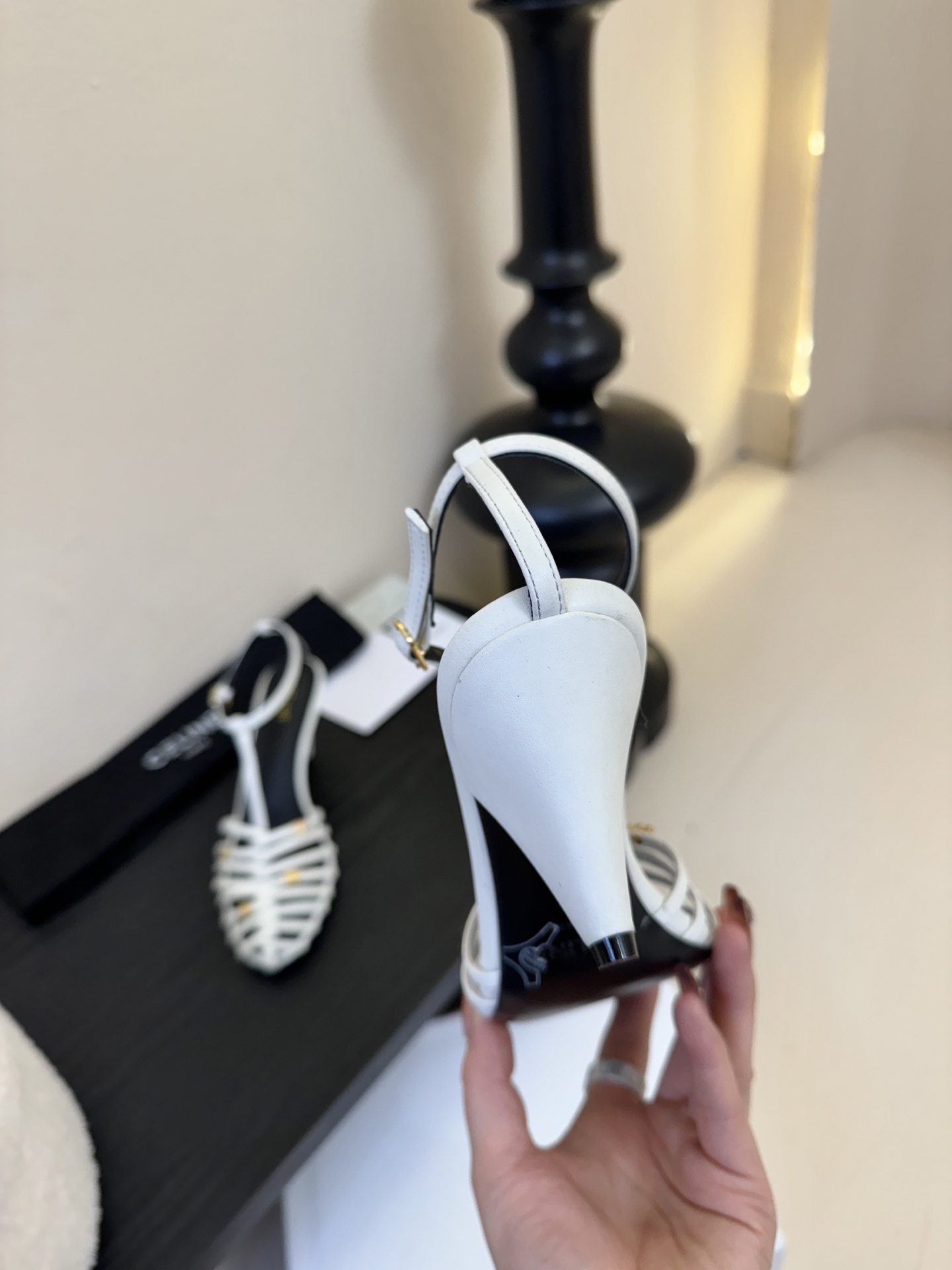 6.5跟Celine春夏凯旋门时装鞋 柔美的露脚设计，脚踝绑带。上脚真的超级显瘦超级美 C家特定的精致凯