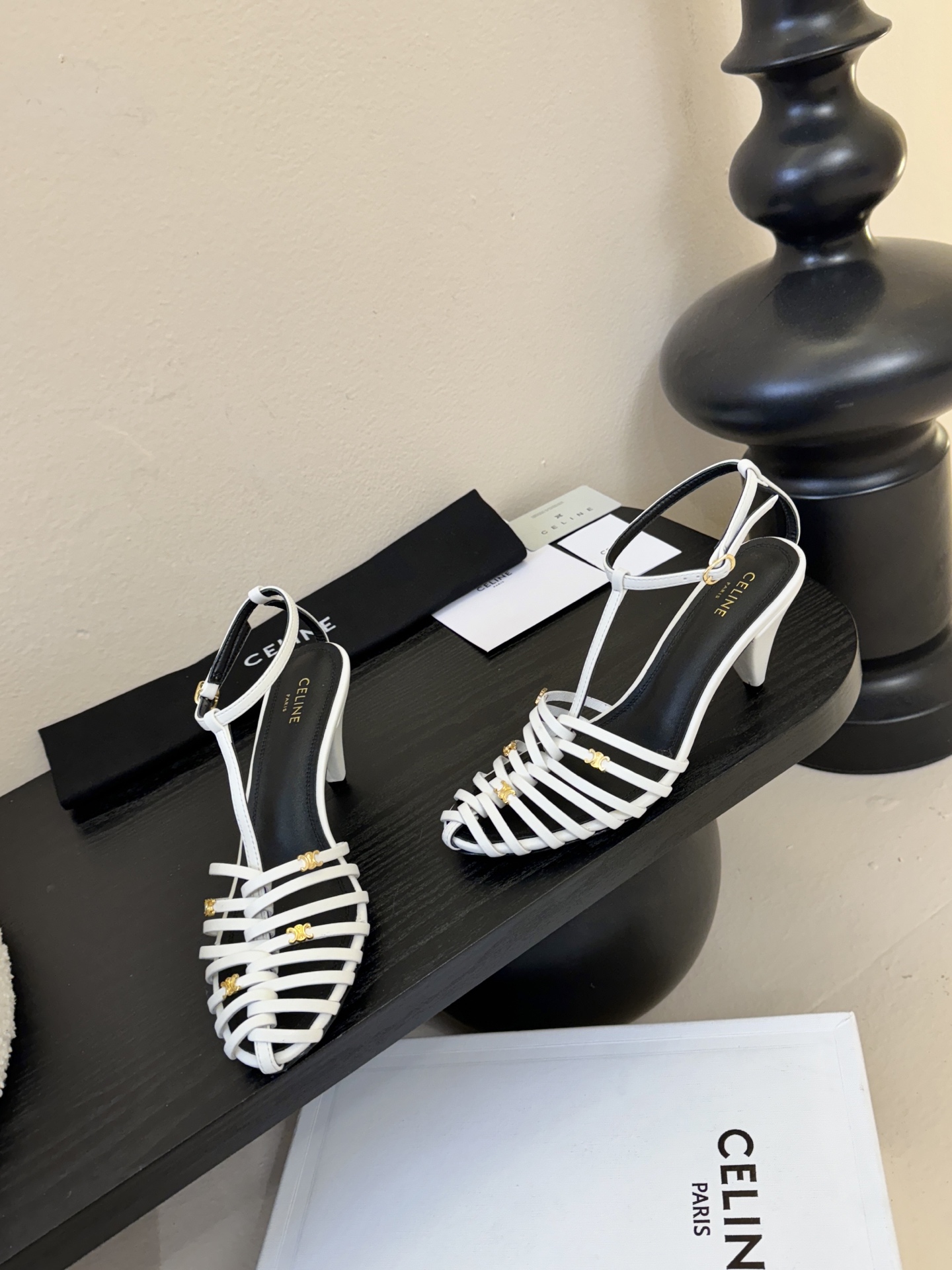 6.5跟Celine春夏凯旋门时装鞋 柔美的露脚设计，脚踝绑带。上脚真的超级显瘦超级美 C家特定的精致凯