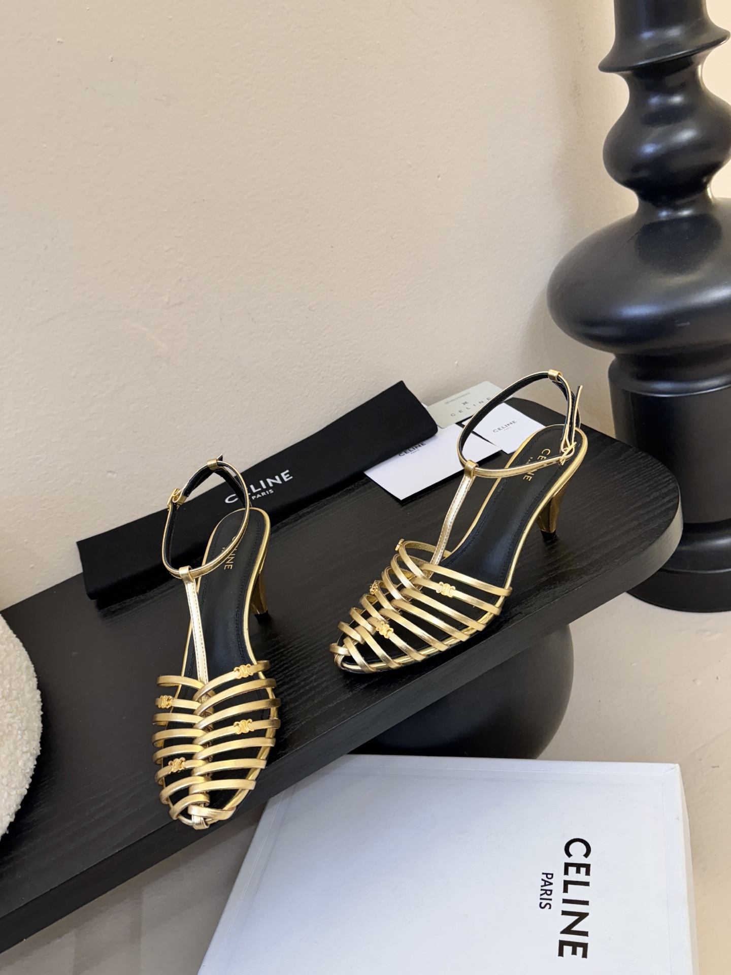 6.5跟Celine春夏凯旋门时装鞋 柔美的露脚设计，脚踝绑带。上脚真的超级显瘦超级美 C家特定的精致凯