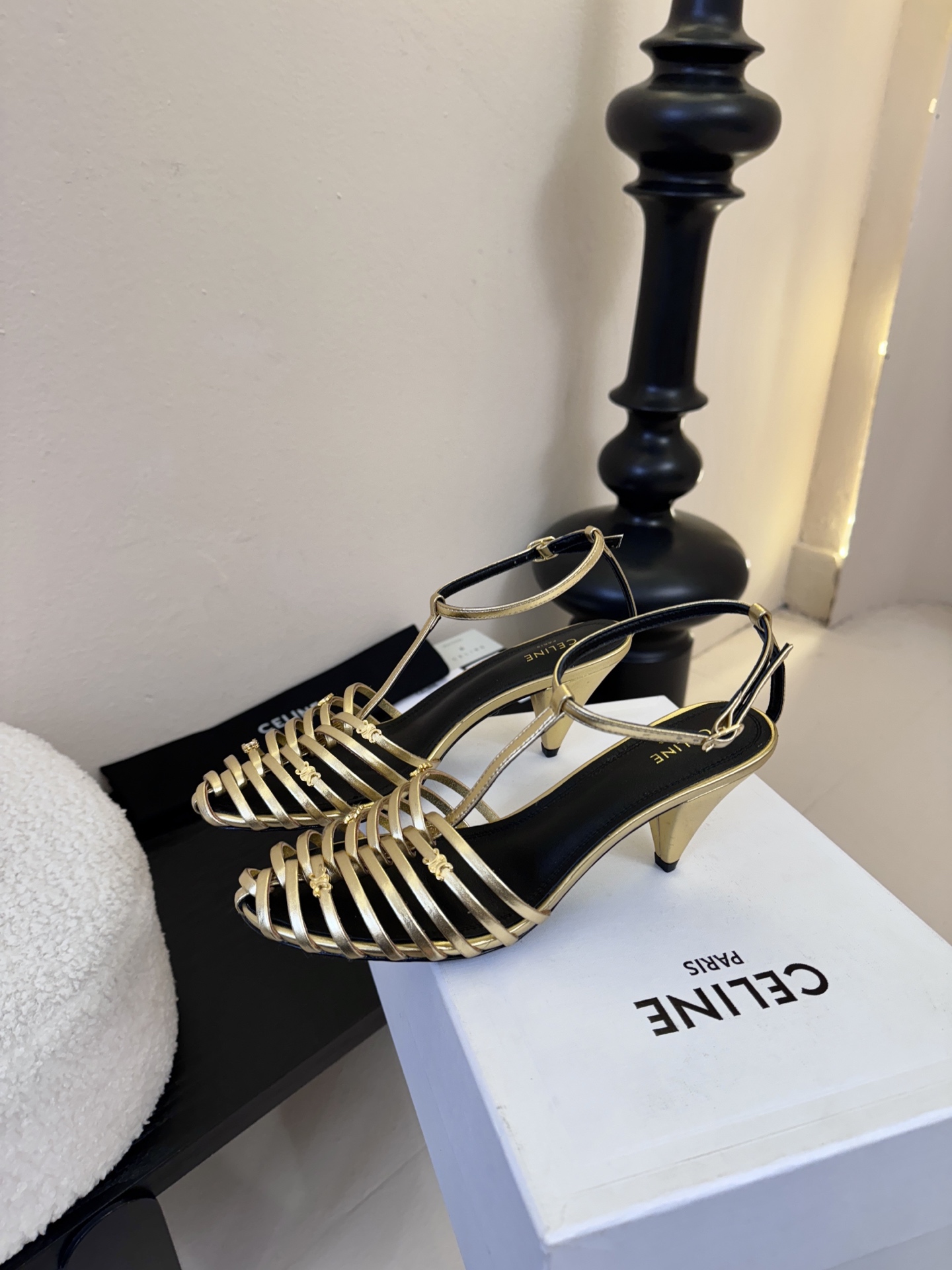 6.5跟Celine春夏凯旋门时装鞋 柔美的露脚设计，脚踝绑带。上脚真的超级显瘦超级美 C家特定的精致凯