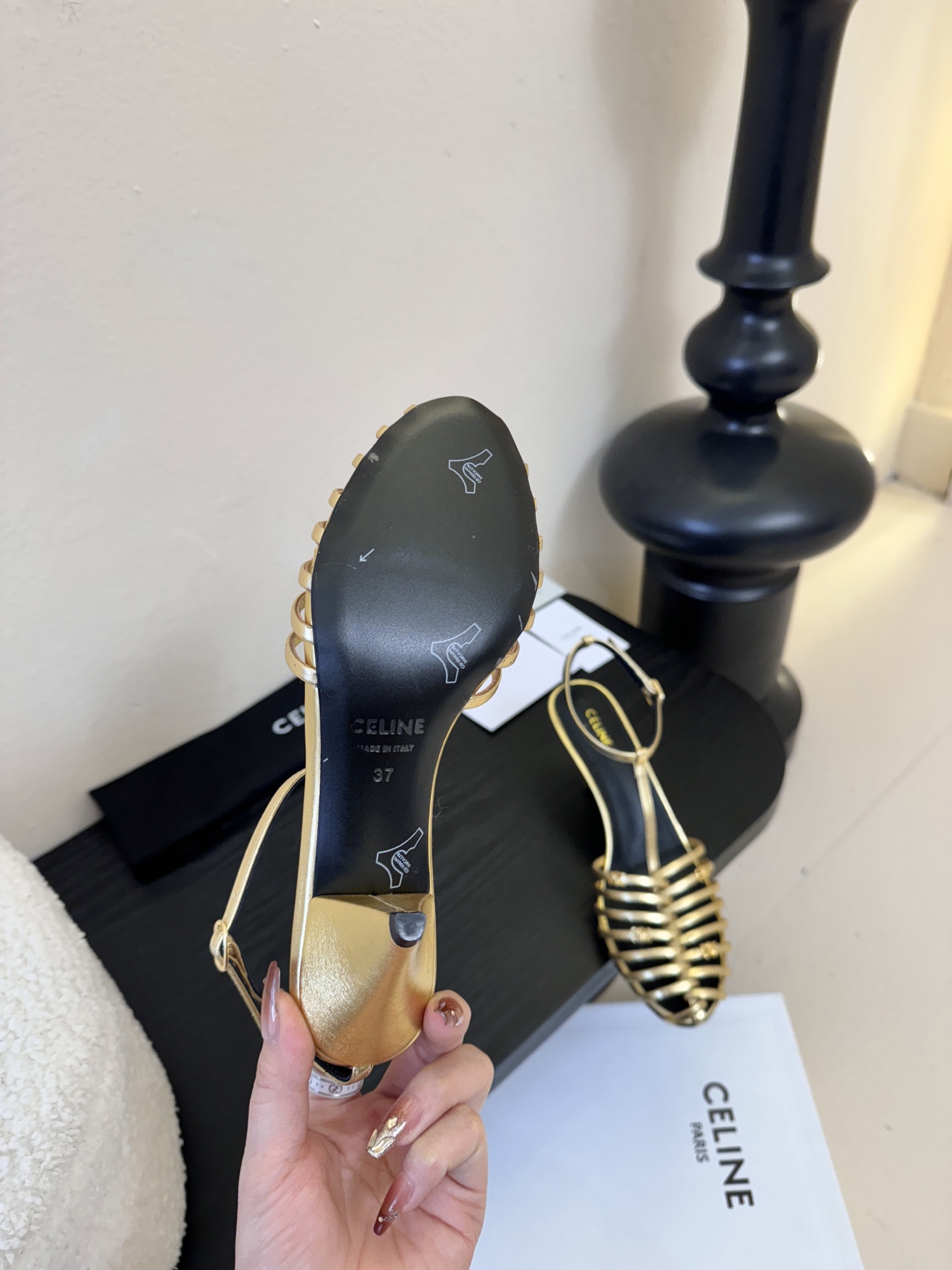 6.5跟Celine春夏凯旋门时装鞋 柔美的露脚设计，脚踝绑带。上脚真的超级显瘦超级美 C家特定的精致凯