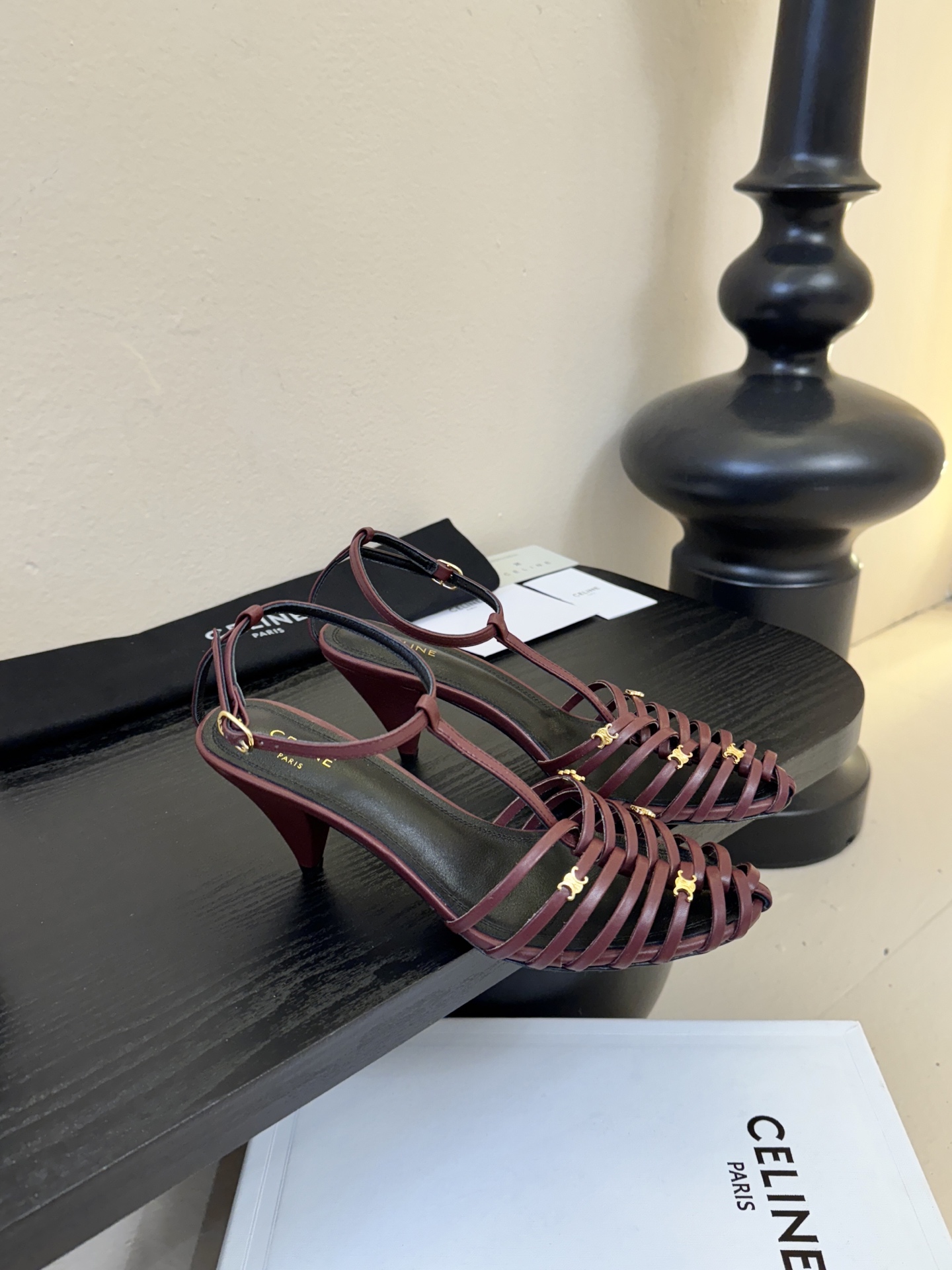 6.5跟Celine春夏凯旋门时装鞋 柔美的露脚设计，脚踝绑带。上脚真的超级显瘦超级美 C家特定的精致凯