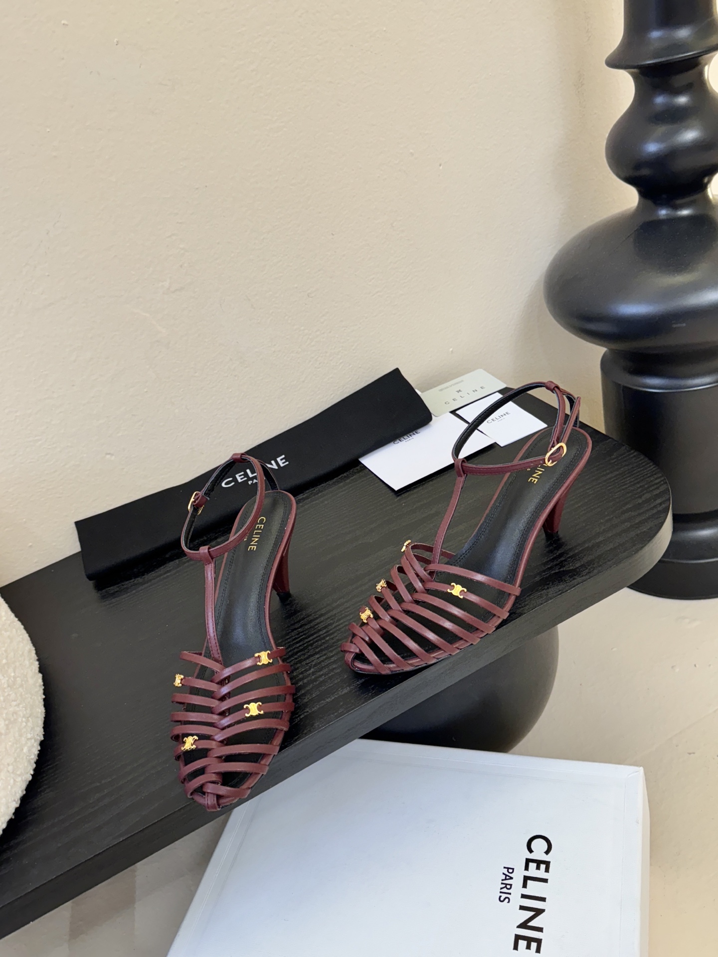 6.5跟Celine春夏凯旋门时装鞋 柔美的露脚设计，脚踝绑带。上脚真的超级显瘦超级美 C家特定的精致凯