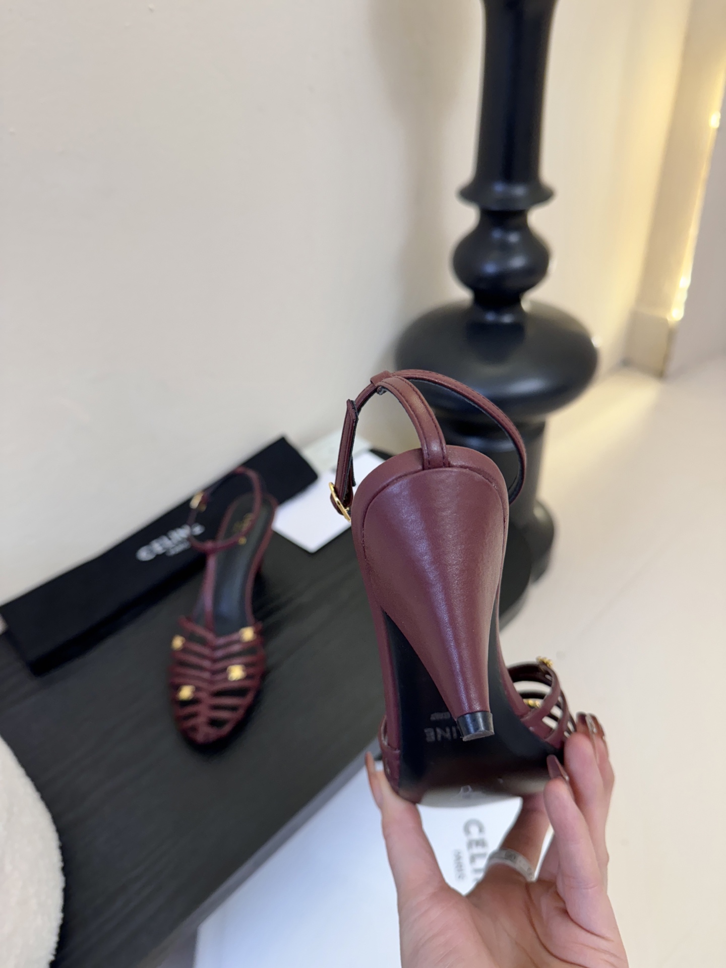 6.5跟Celine春夏凯旋门时装鞋 柔美的露脚设计，脚踝绑带。上脚真的超级显瘦超级美 C家特定的精致凯