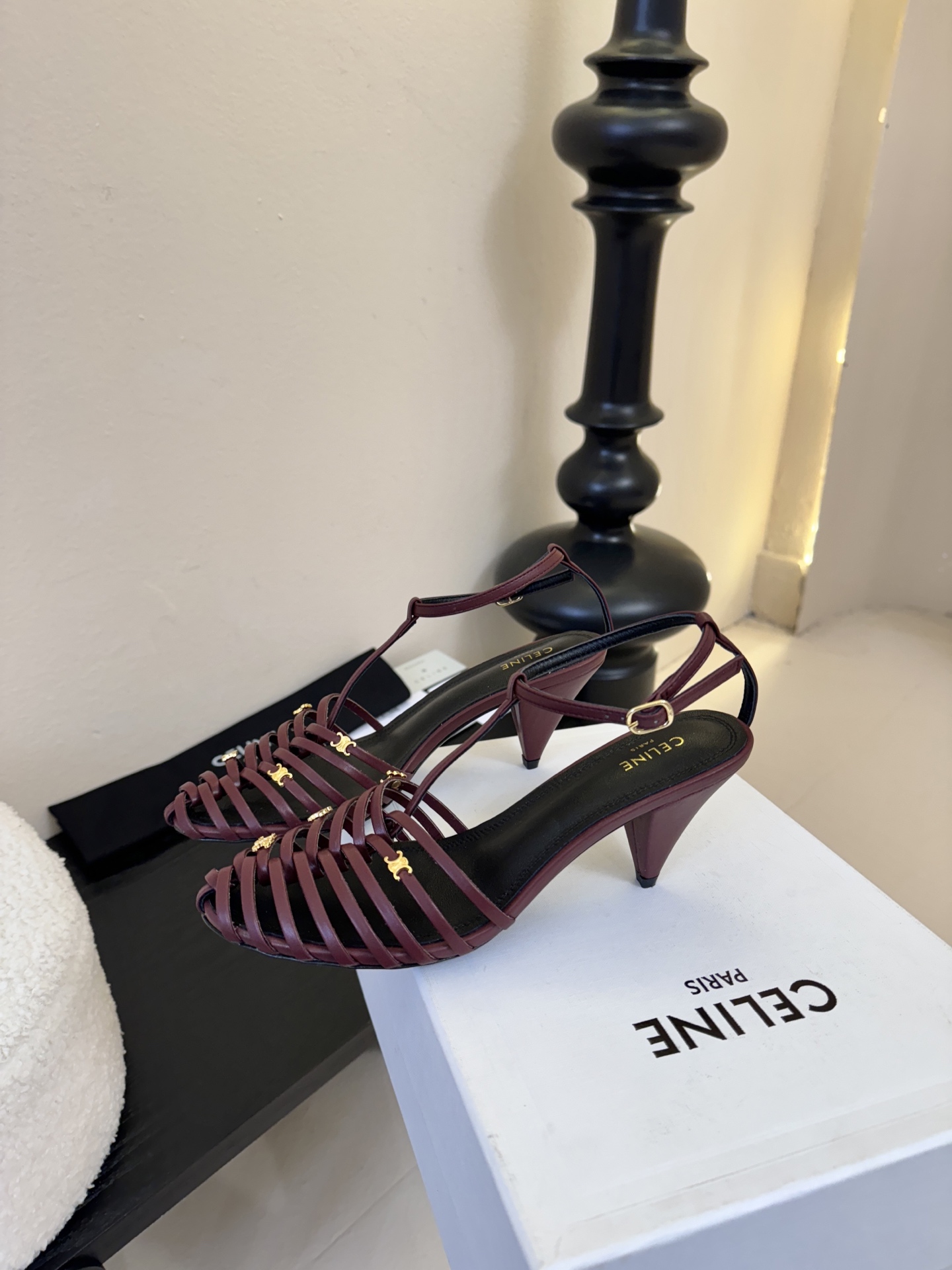 6.5跟Celine春夏凯旋门时装鞋 柔美的露脚设计，脚踝绑带。上脚真的超级显瘦超级美 C家特定的精致凯