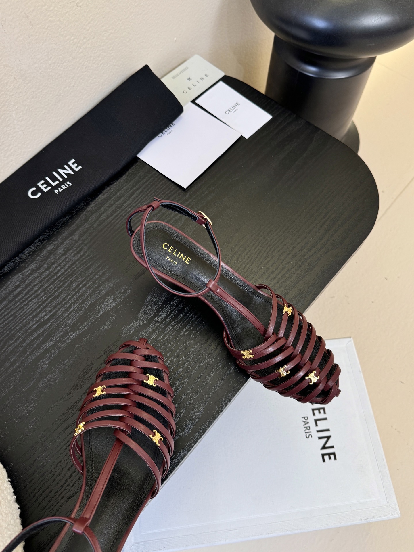 6.5跟Celine春夏凯旋门时装鞋 柔美的露脚设计，脚踝绑带。上脚真的超级显瘦超级美 C家特定的精致凯