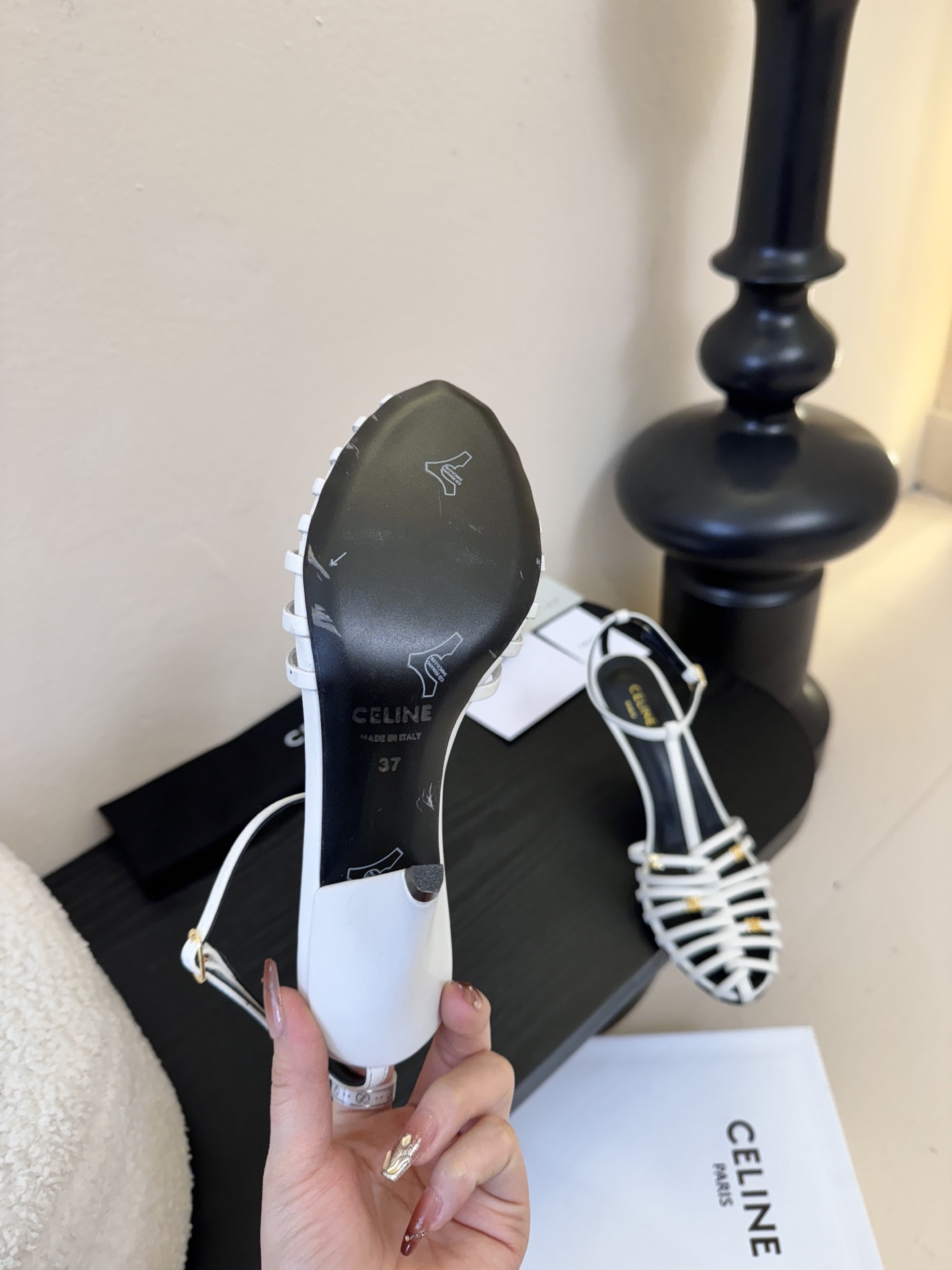 8.5跟Celine春夏凯旋门时装鞋 柔美的露脚设计，脚踝绑带。上脚真的超级显瘦超级美 C家特定的精致凯