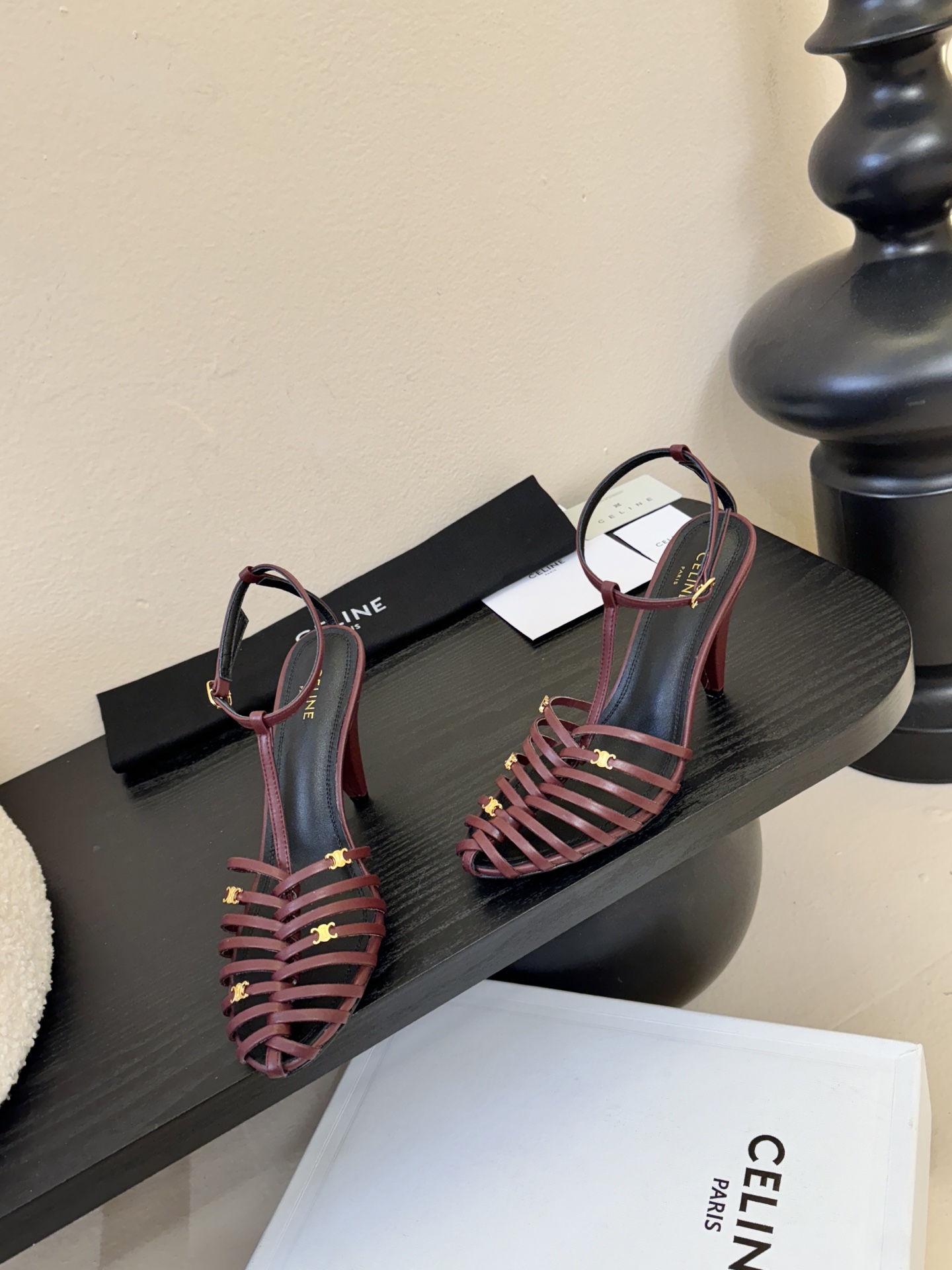 8.5跟Celine春夏凯旋门时装鞋 柔美的露脚设计，脚踝绑带。上脚真的超级显瘦超级美 C家特定的精致凯
