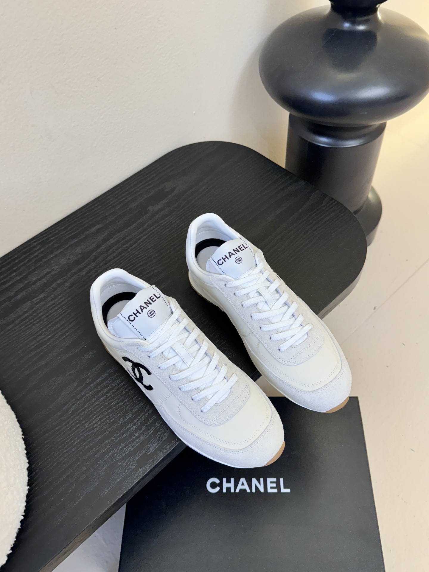 CHANEL/香奈儿2026新款小香风麂皮圆头熊猫菱格厚底运动鞋时尚增高鞋休闲鞋德训鞋面料：磨砂牛皮➕布