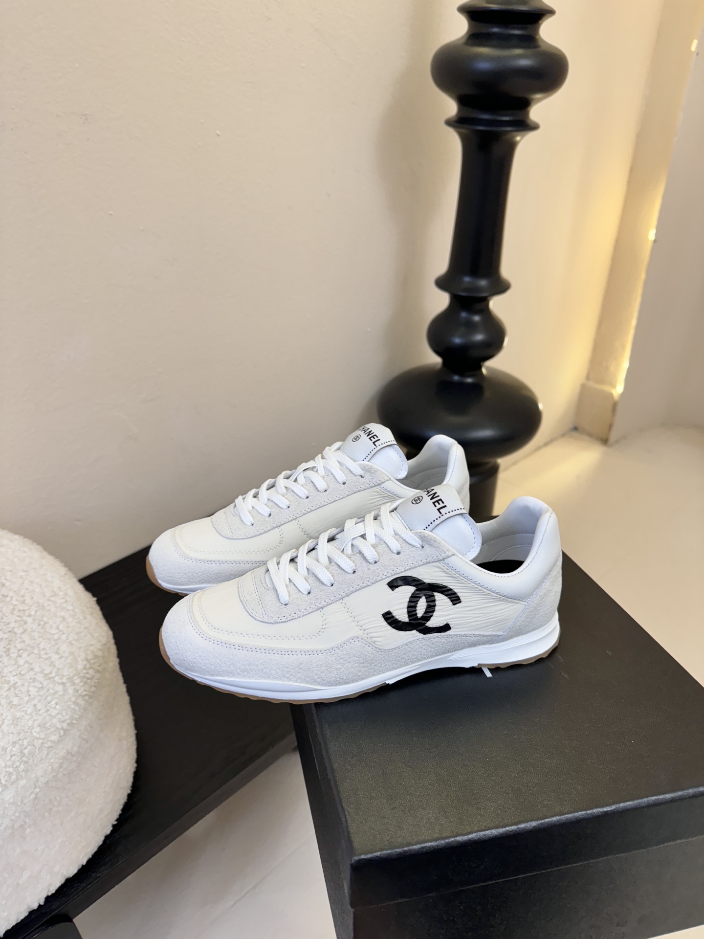 CHANEL/香奈儿2026新款小香风麂皮圆头熊猫菱格厚底运动鞋时尚增高鞋休闲鞋德训鞋面料：磨砂牛皮➕布