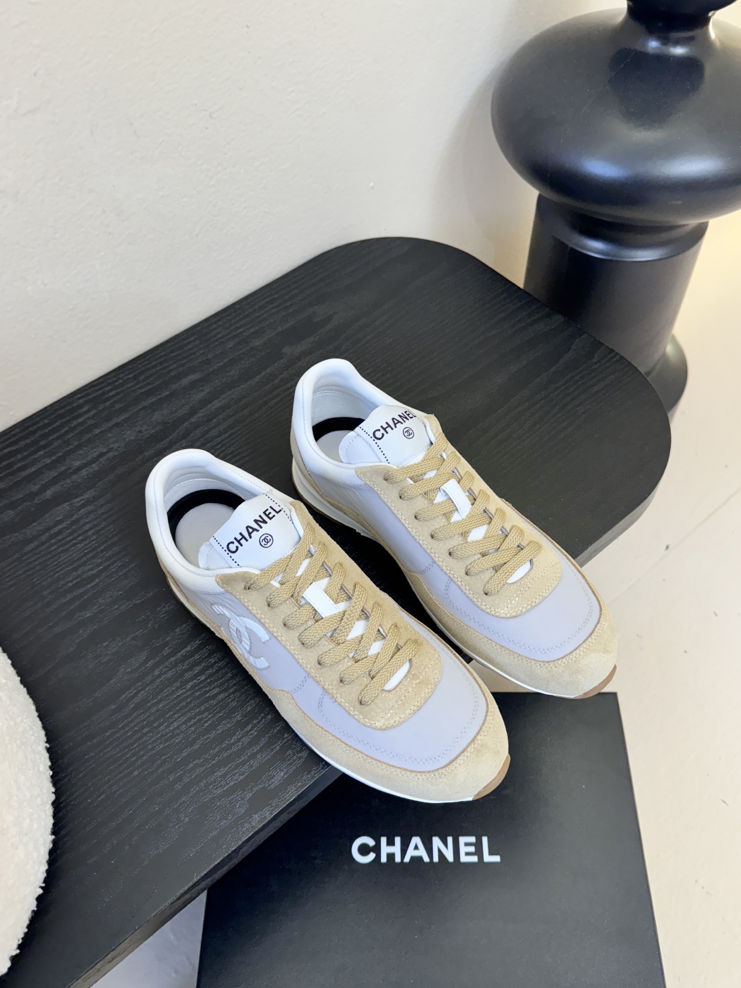 NO:725110,CHANEL/Chanel 2026 new style small fragrant suede round toe panda rhombus thick-soled sports shoes fashion heightening shoes casual shoes moral training shoes fabric frosted cowhide cloth lining Yuan version lining sole original molded sole full set of packaging 35-40 (40/41 customized non-returnable), casual shoes/sports shoes, chanel, chanel, sneakers, cowhide, chamois leather19860909CHANEL/香奈儿2026新款小香风麂皮圆头熊猫菱格厚底运动鞋时尚增高鞋休闲鞋德训鞋 面料磨砂牛皮布面 内里元版内里 鞋底原版开模鞋底 全套包装 35-40(40/41定做不退换）,休闲鞋/运动鞋,chanel,chanel,sneakers,cowhide,chamois leather,Women's Shoes