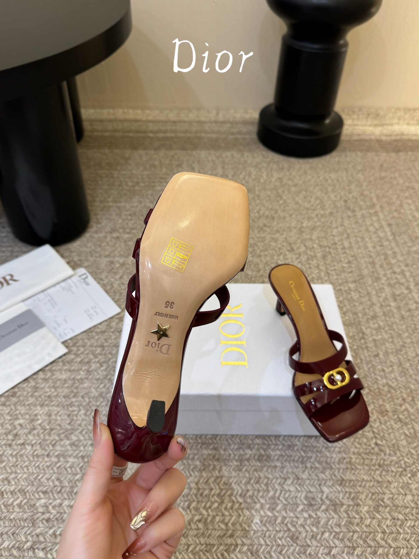 Dior | 迪奥早春新品走秀款假风平底拖鞋！ 硬货上新🆕❥代购级别！高级感十足！国内外博主刷爆的一款，