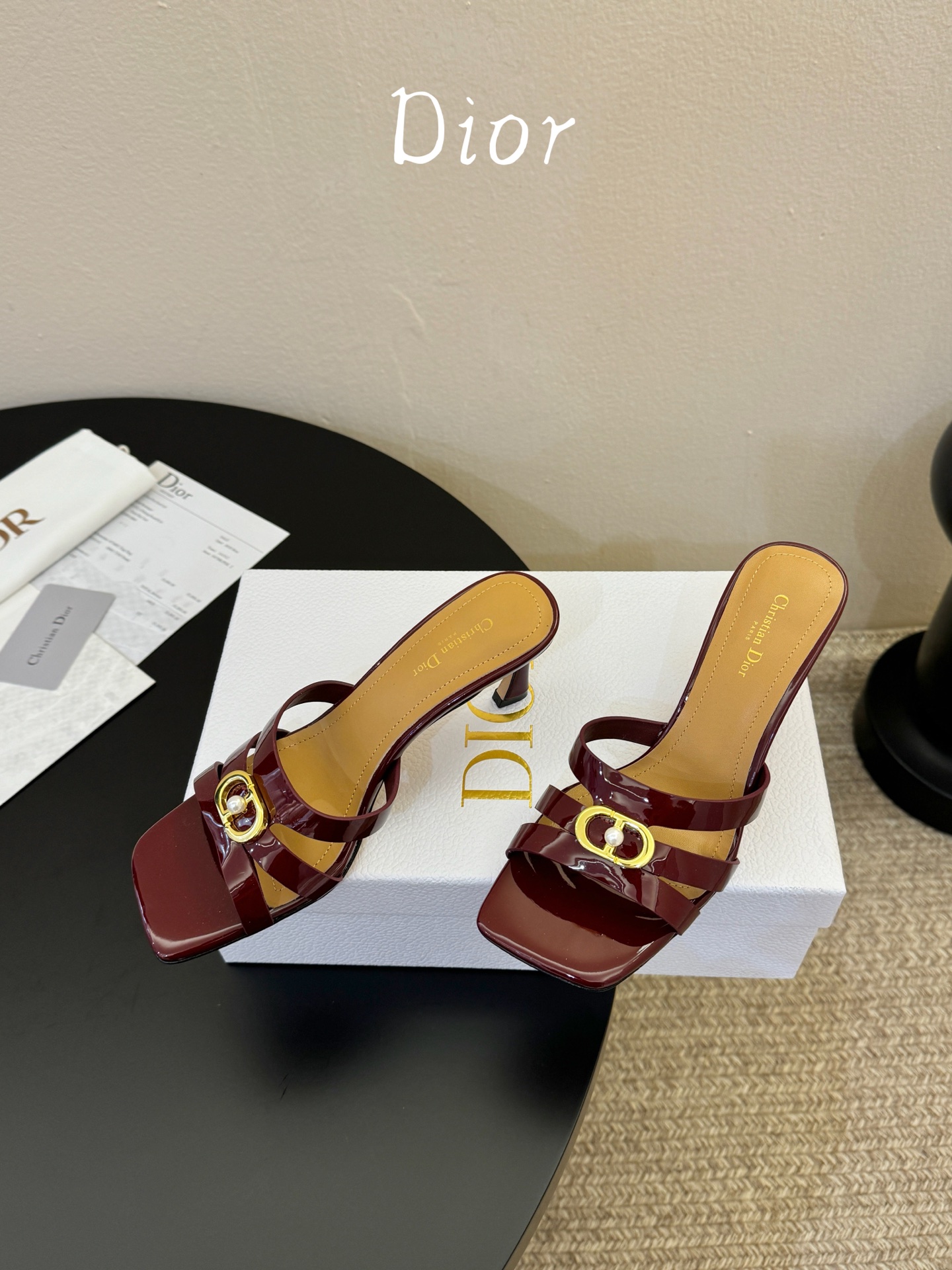 Dior | 迪奥早春新品走秀款假风平底拖鞋！ 硬货上新🆕❥代购级别！高级感十足！国内外博主刷爆的一款，