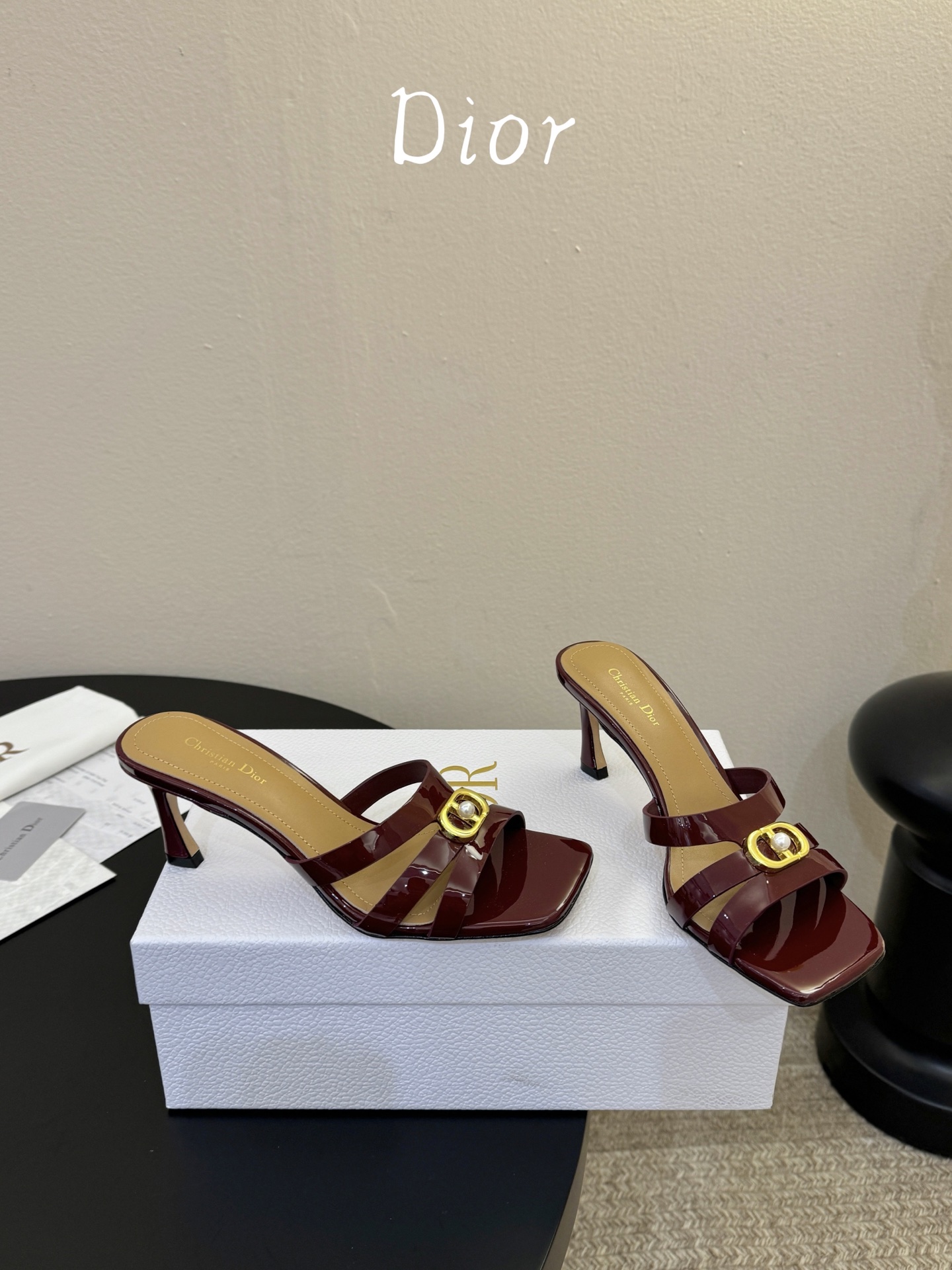 Dior | 迪奥早春新品走秀款假风平底拖鞋！ 硬货上新🆕❥代购级别！高级感十足！国内外博主刷爆的一款，