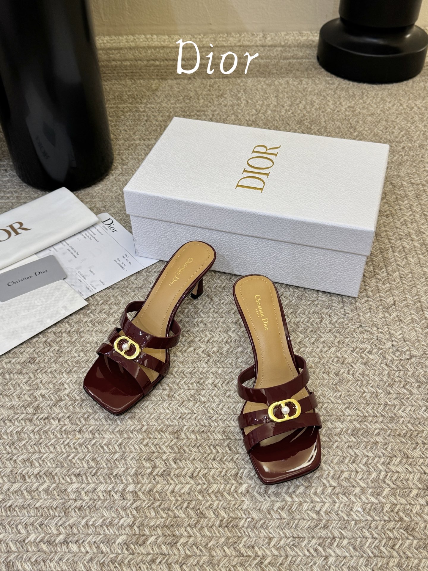 Dior | 迪奥早春新品走秀款假风平底拖鞋！ 硬货上新🆕❥代购级别！高级感十足！国内外博主刷爆的一款，