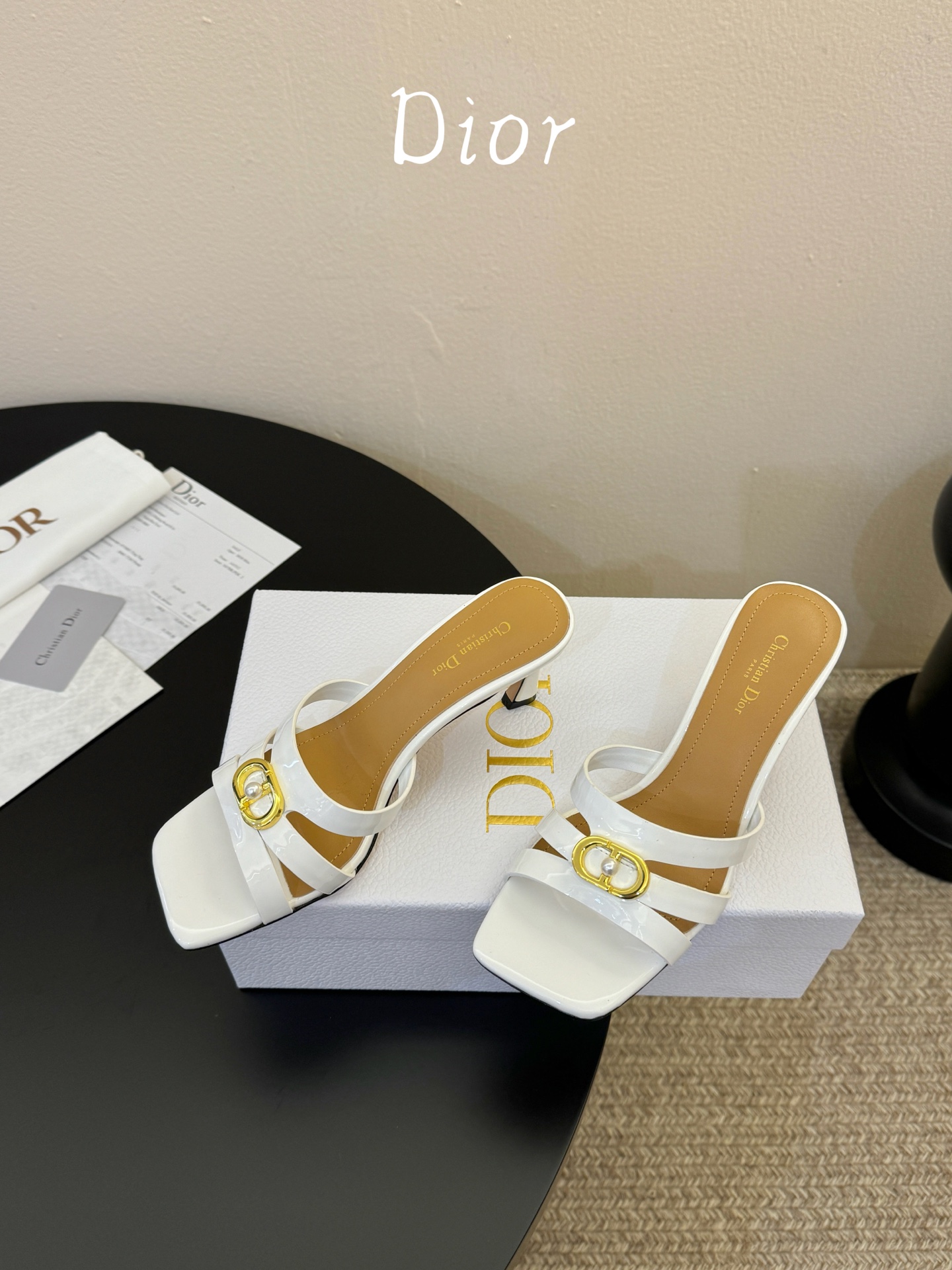 Dior | 迪奥早春新品走秀款假风平底拖鞋！ 硬货上新🆕❥代购级别！高级感十足！国内外博主刷爆的一款，