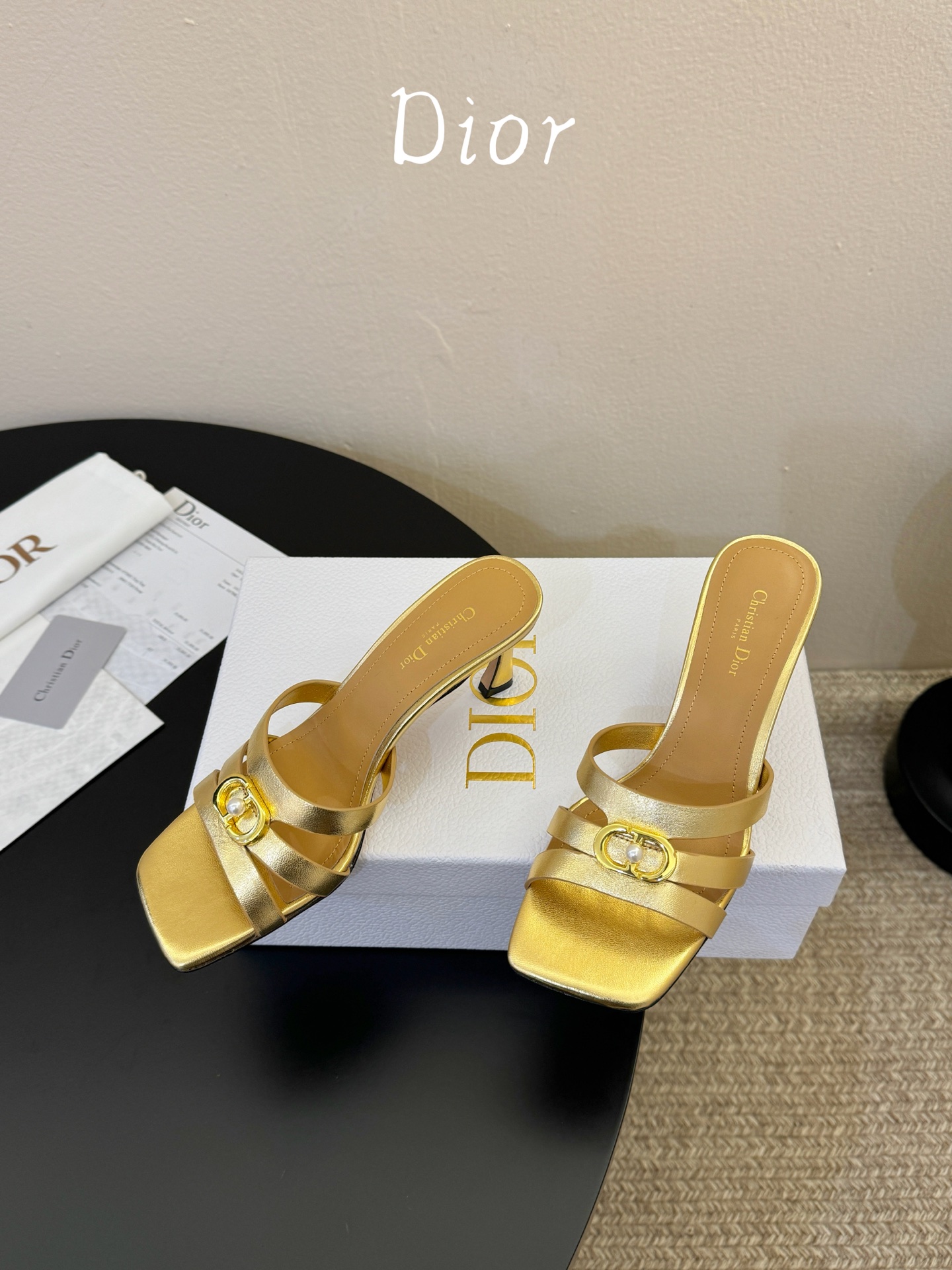 Dior | 迪奥早春新品走秀款假风平底拖鞋！ 硬货上新🆕❥代购级别！高级感十足！国内外博主刷爆的一款，