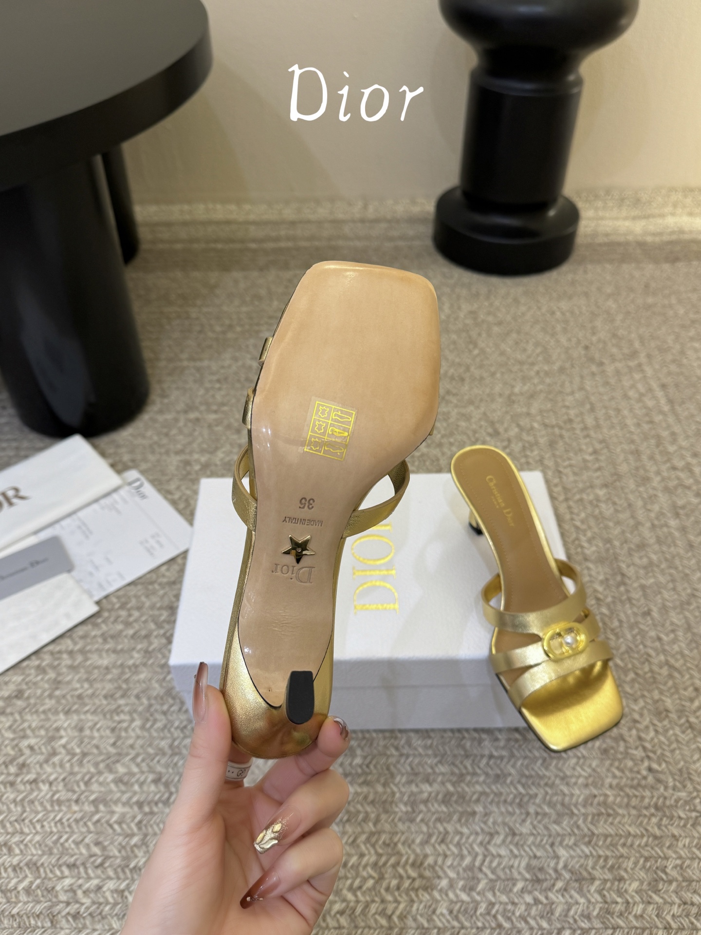 Dior | 迪奥早春新品走秀款假风平底拖鞋！ 硬货上新🆕❥代购级别！高级感十足！国内外博主刷爆的一款，