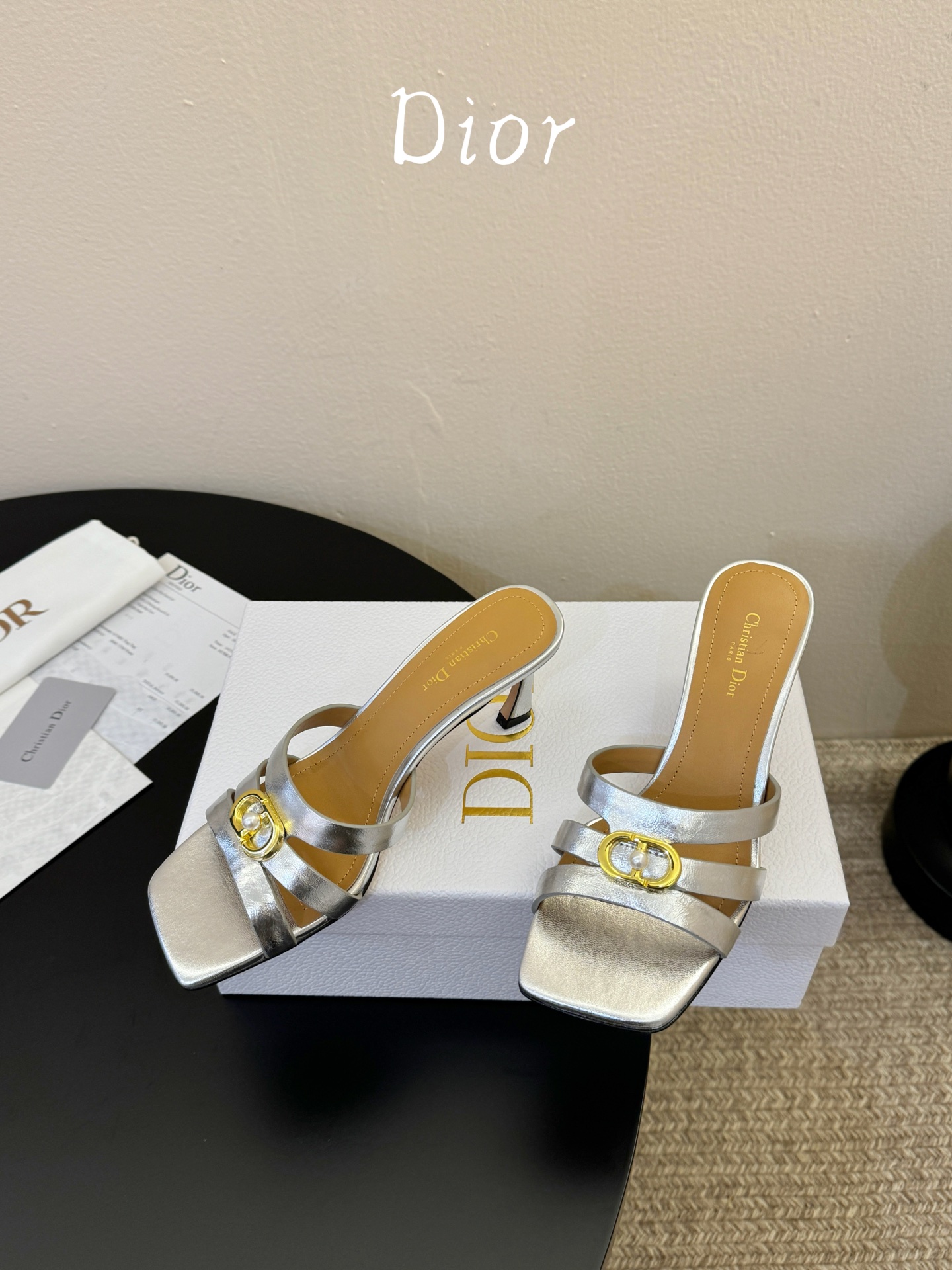 Dior | 迪奥早春新品走秀款假风平底拖鞋！ 硬货上新🆕❥代购级别！高级感十足！国内外博主刷爆的一款，