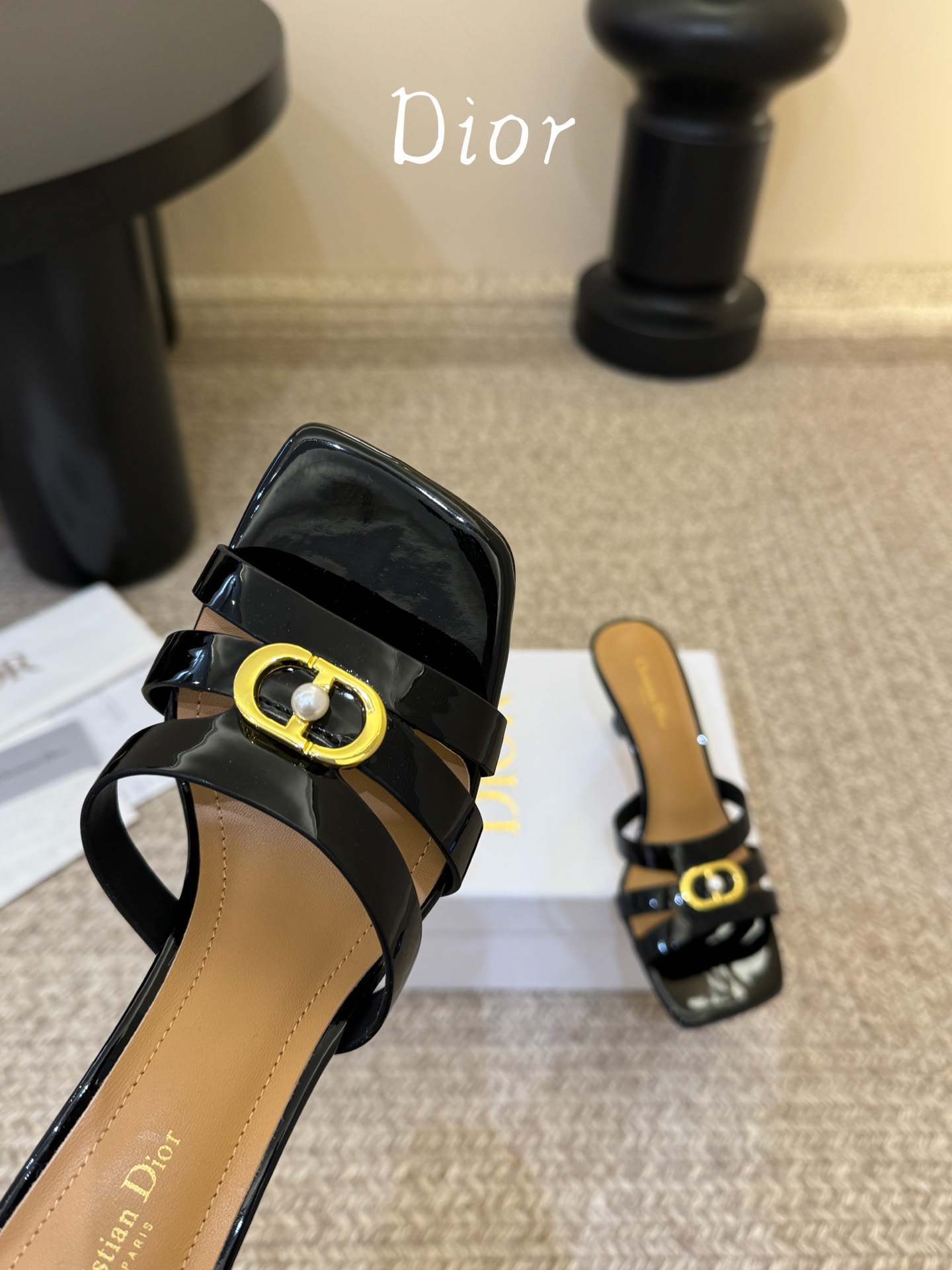 Dior | 迪奥早春新品走秀款假风平底拖鞋！ 硬货上新🆕❥代购级别！高级感十足！国内外博主刷爆的一款，